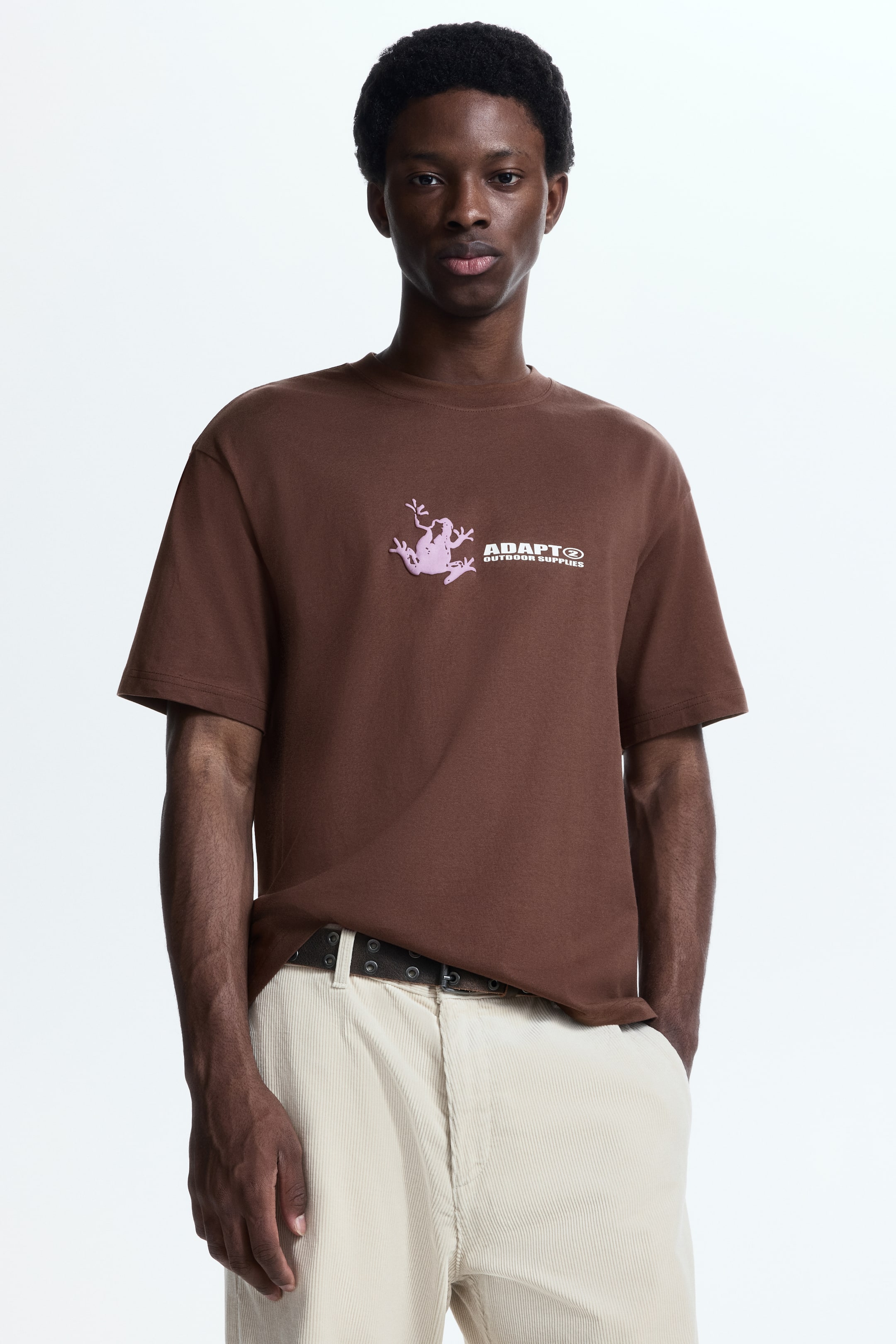 Grösseres Bild ansehen: Bedrucktes T-Shirt in Loose Fit - Braun/Adapt - HERREN | H&M CH 1