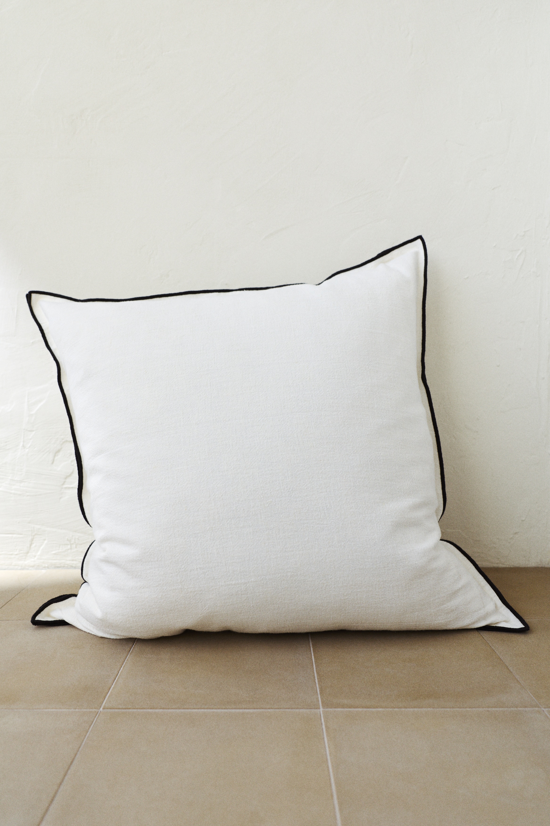 Capa de almofada em mistura de linho - Branco/Bege claro