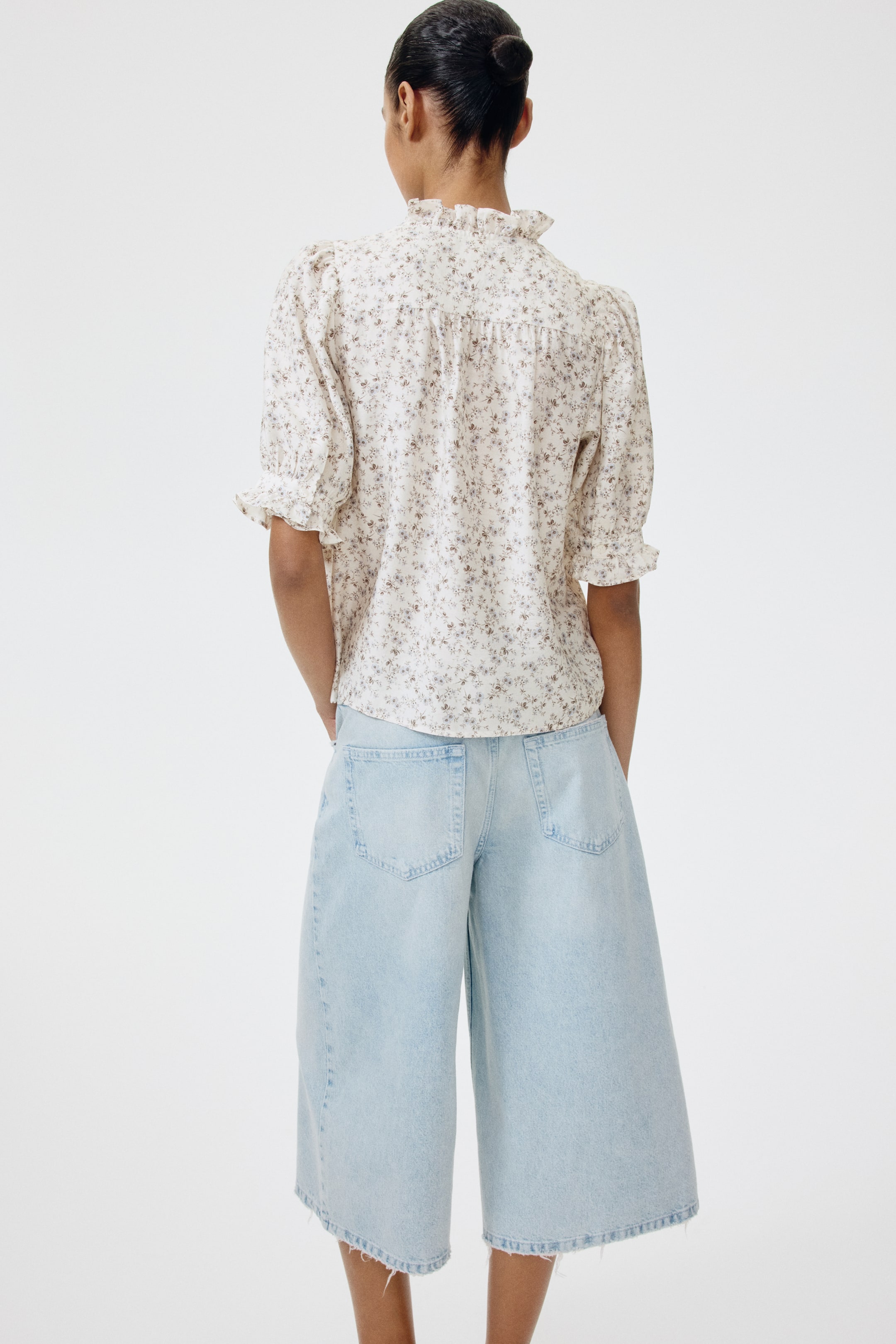 Женские блузки H&M Ruffled Puff-Sleeved Blouse — фото 4