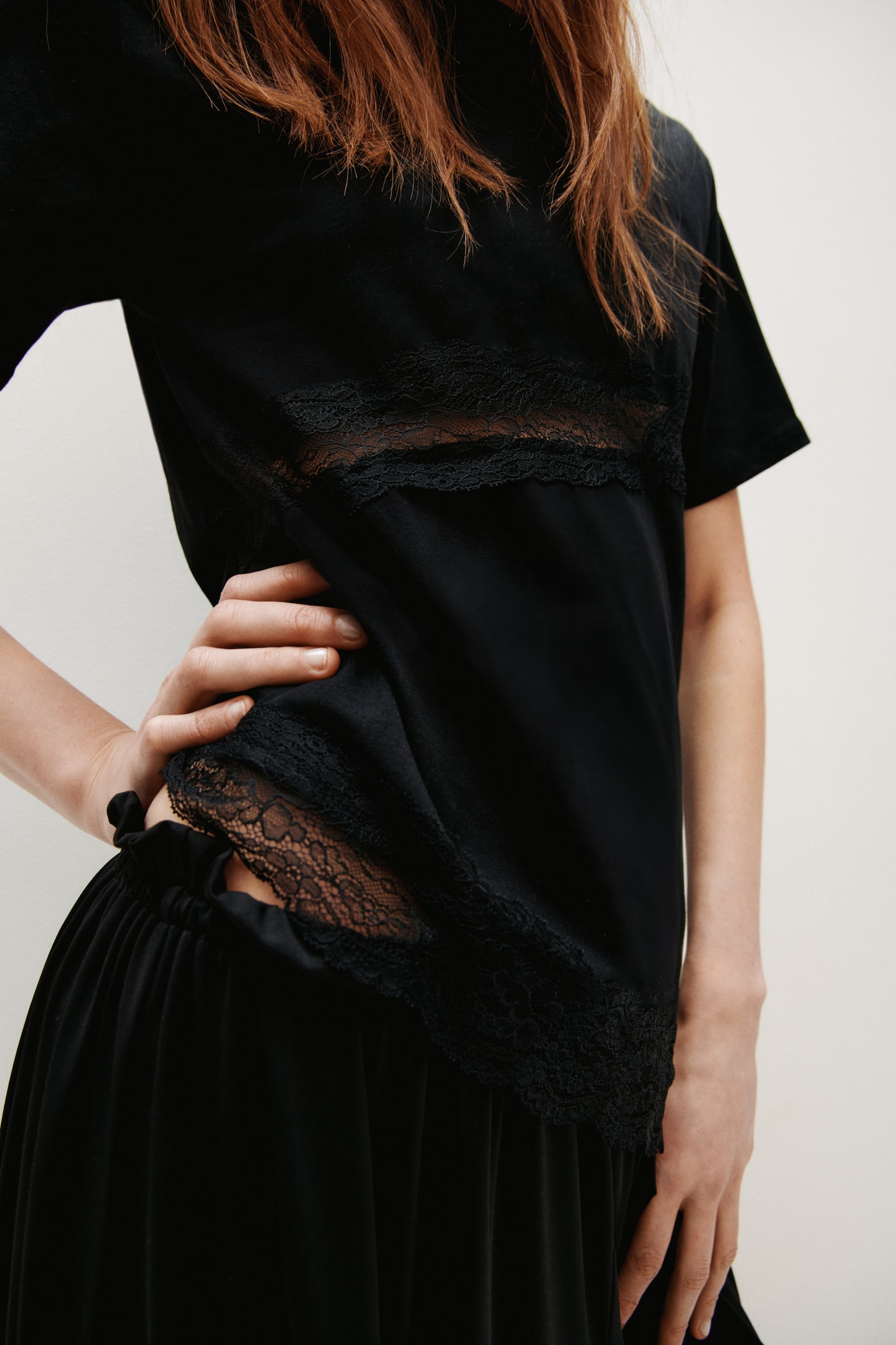 T-shirt med blondekant - Sort/Hvid - 6
