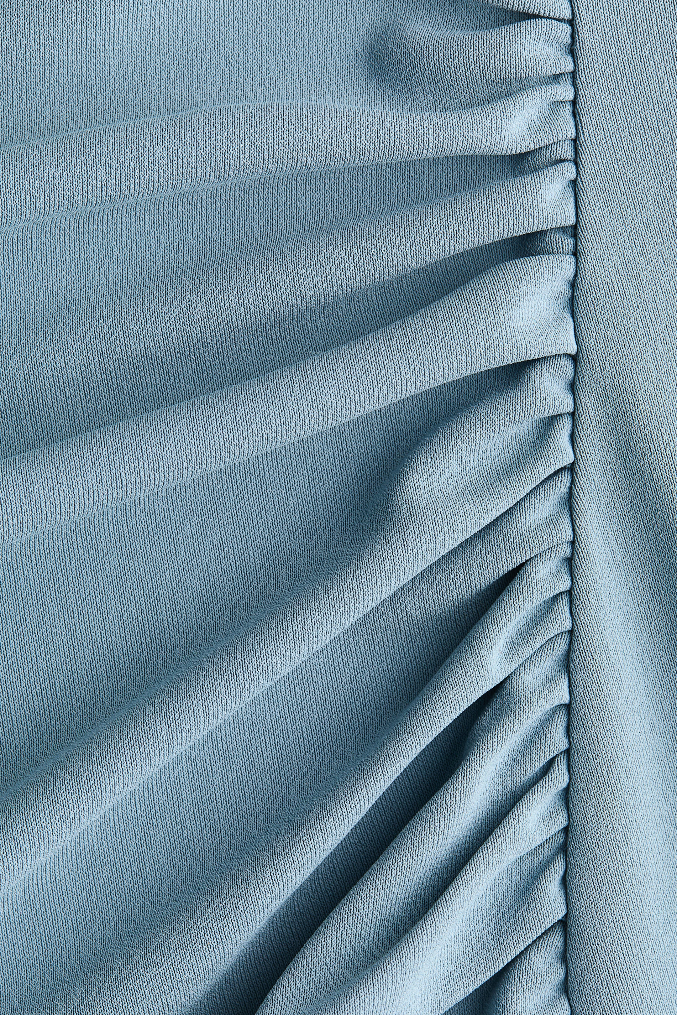 Robe drapée avec détail style cape