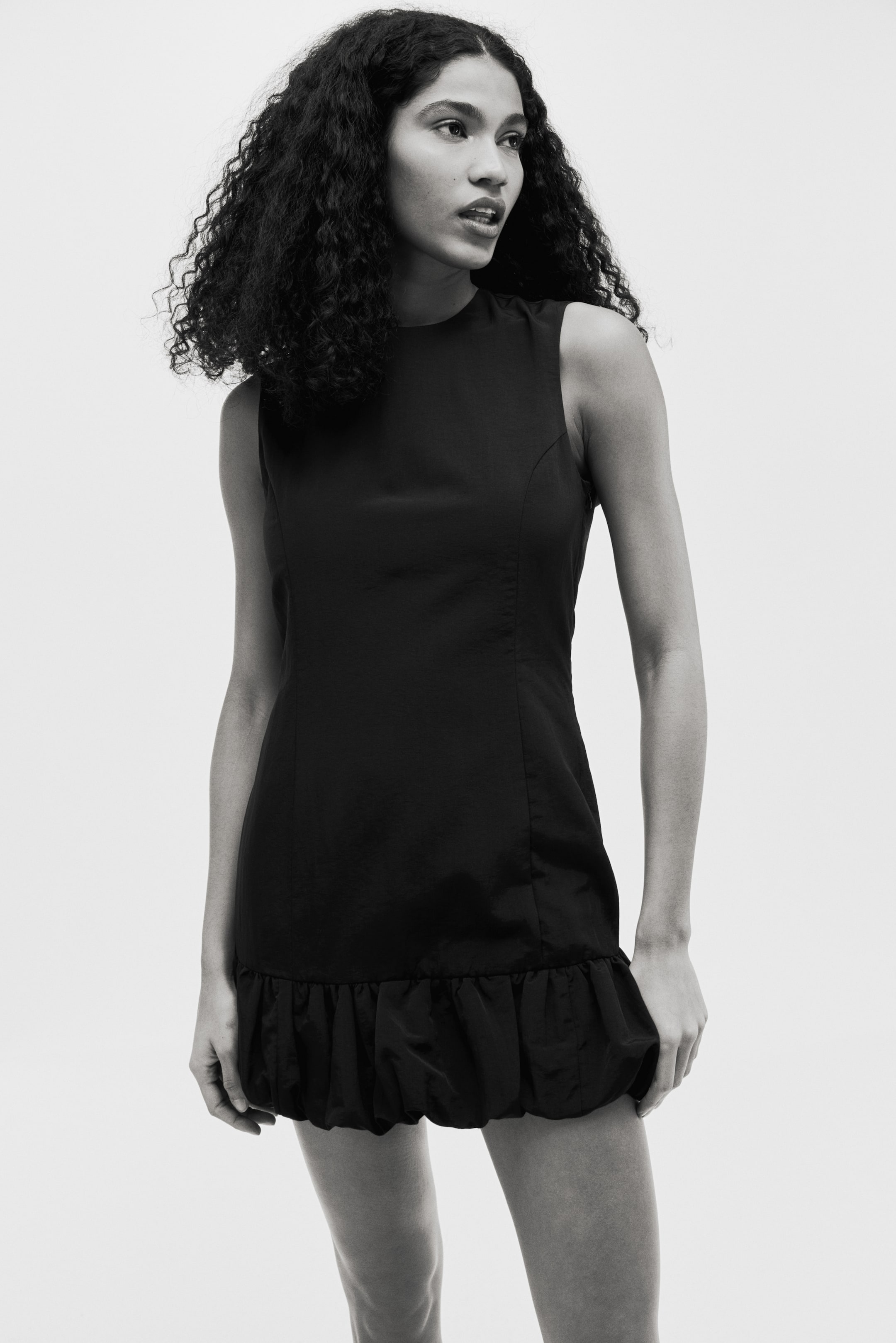 Nagyobb kép megtekintése: Ruha buborékaljjal - Fekete - NŐI | H&M HU 1