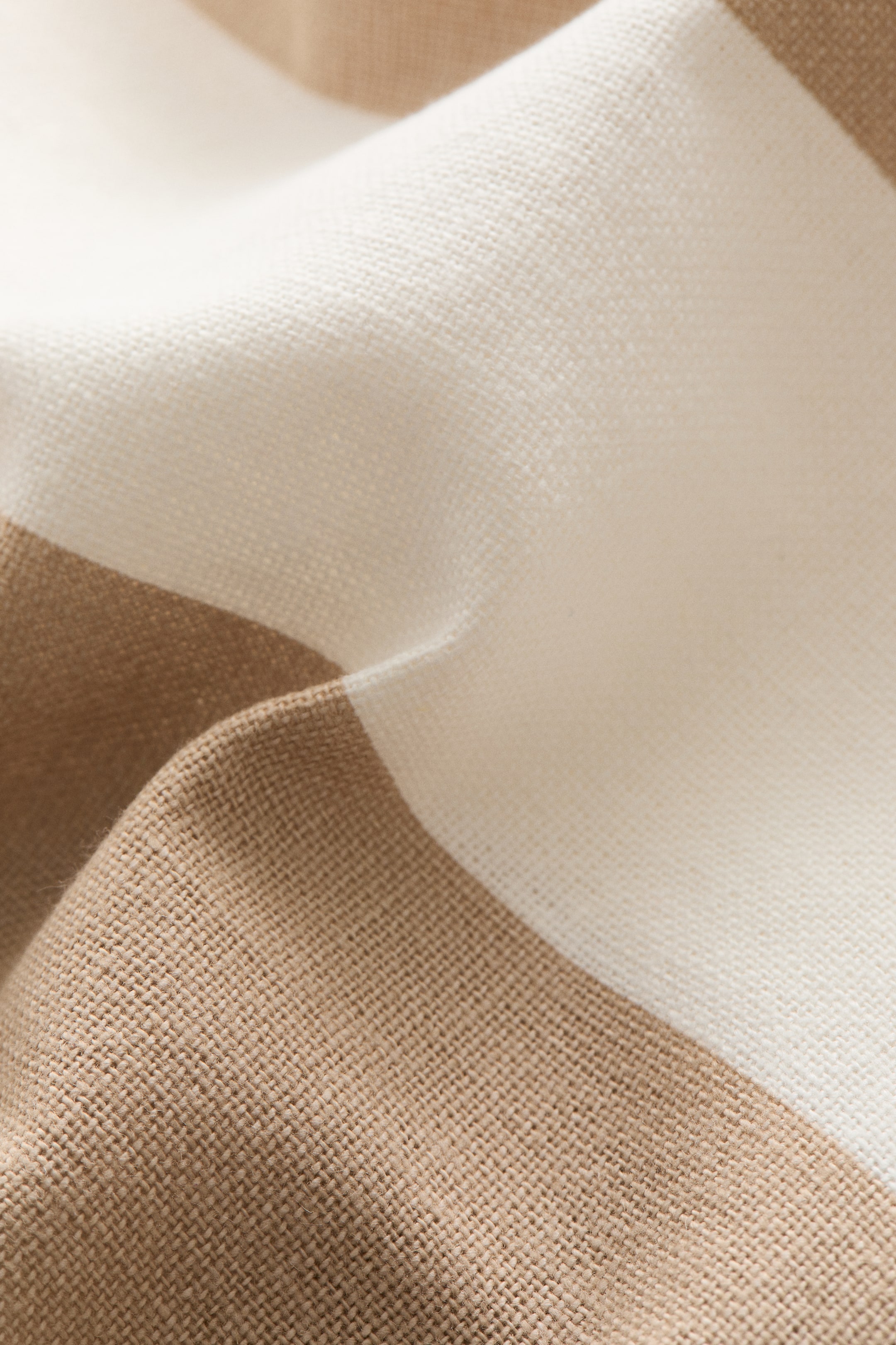 拡大画像を表示: リネンブレンドクッションカバー - ベージュ／ホワイトストライプ - Home All | H&M JP 2