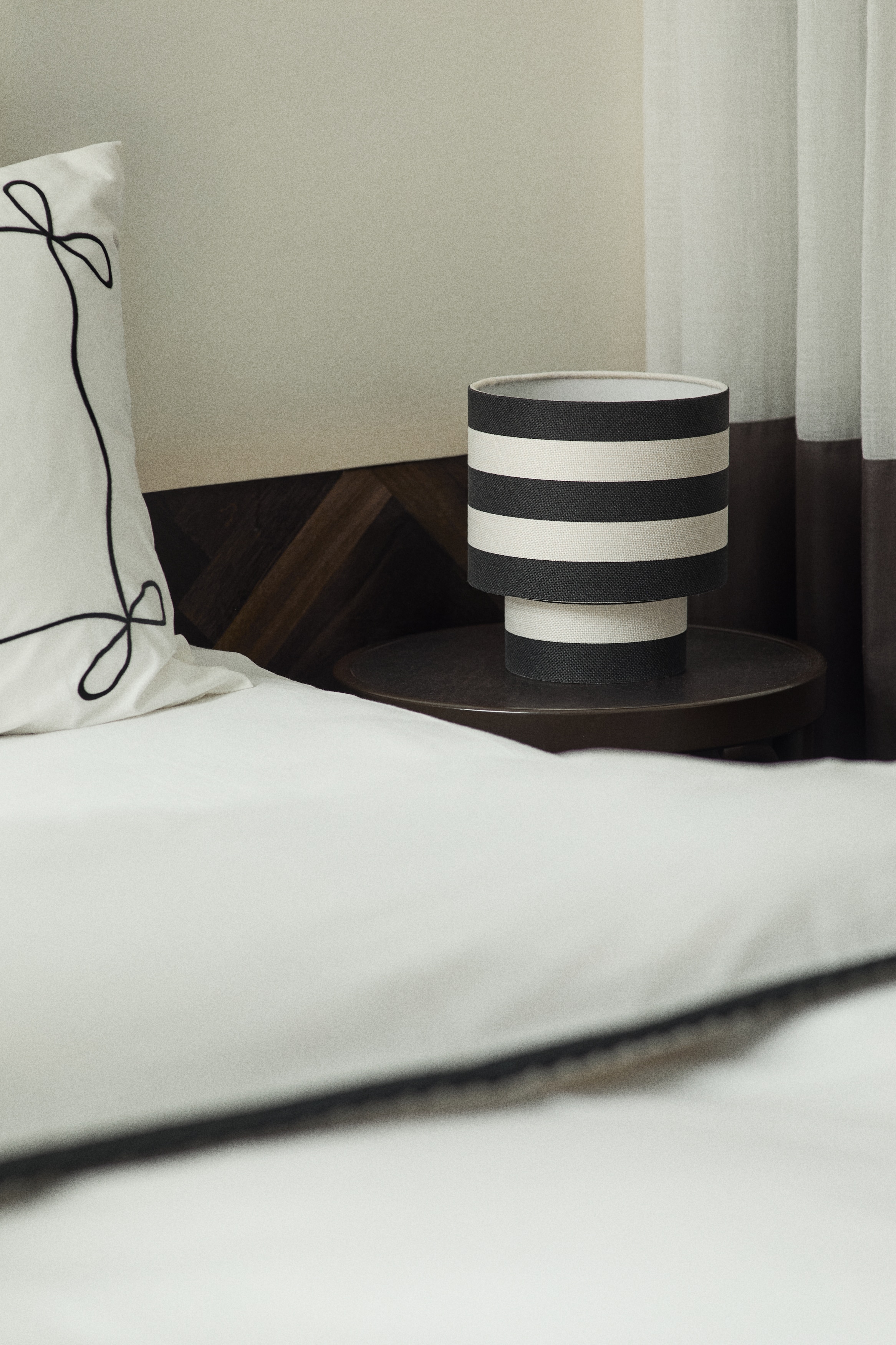 Small fabric-covered table lamp - Black/striped/Light beige/zebra print/Dark green/patterned