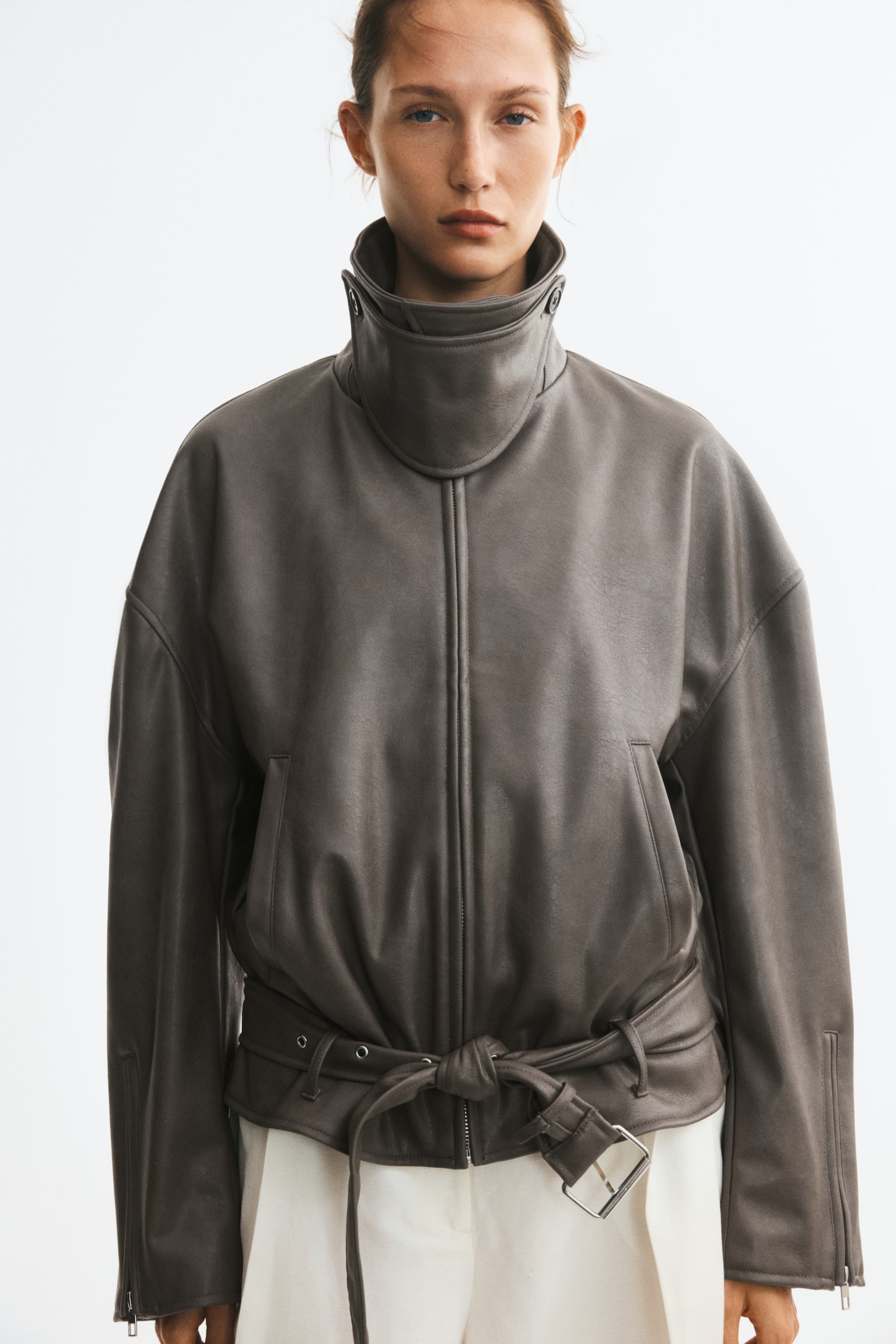 Женская куртка H&M Coated Biker, цвет: Тёмный пыльный серый — фото 3