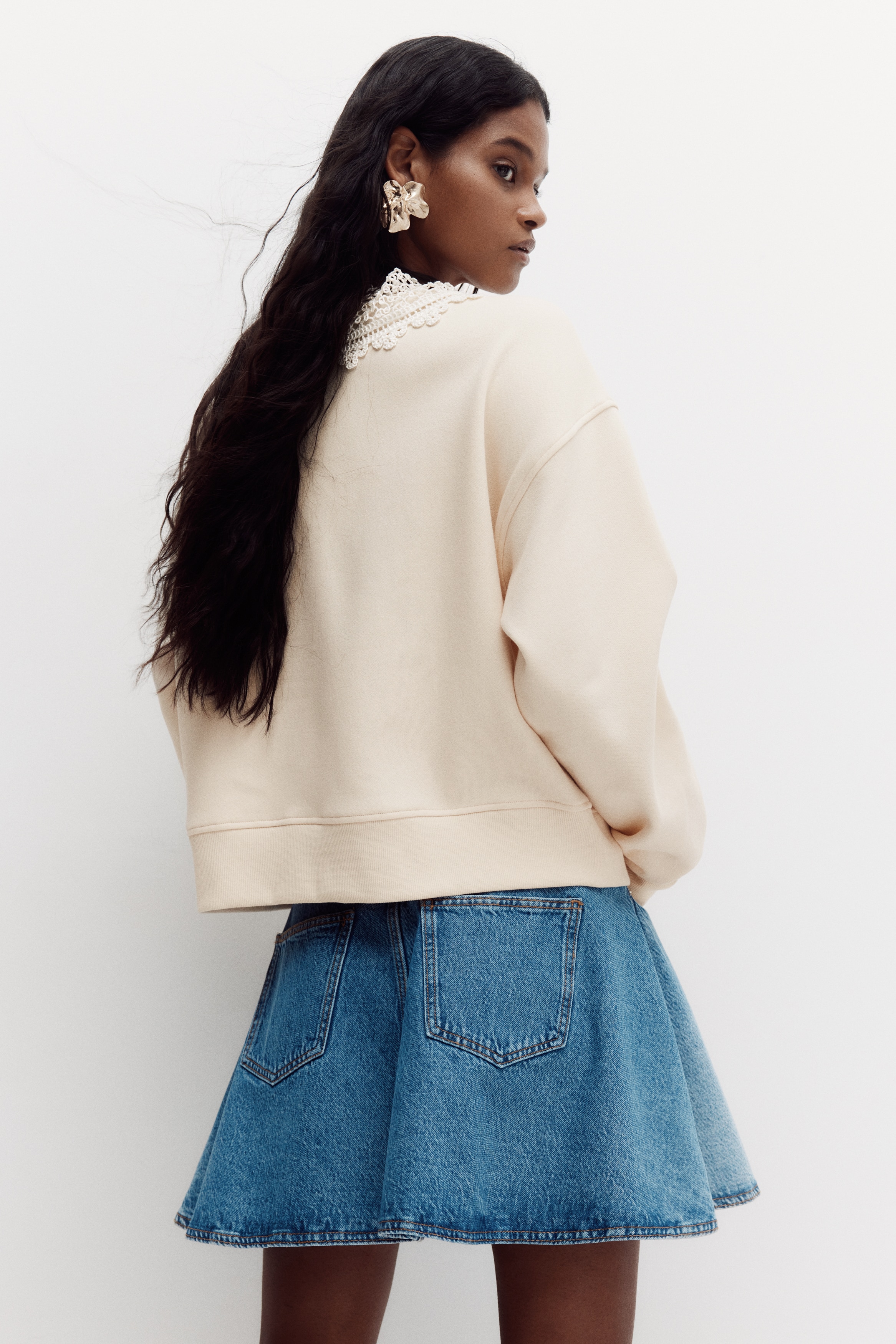 Collared sweatshirt
