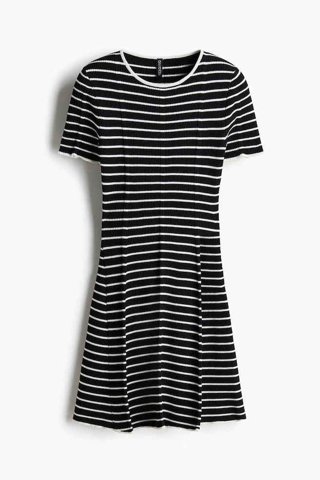 Abito in maglia a coste con gonna svasata - Nero/righe/Crema/righe - 1