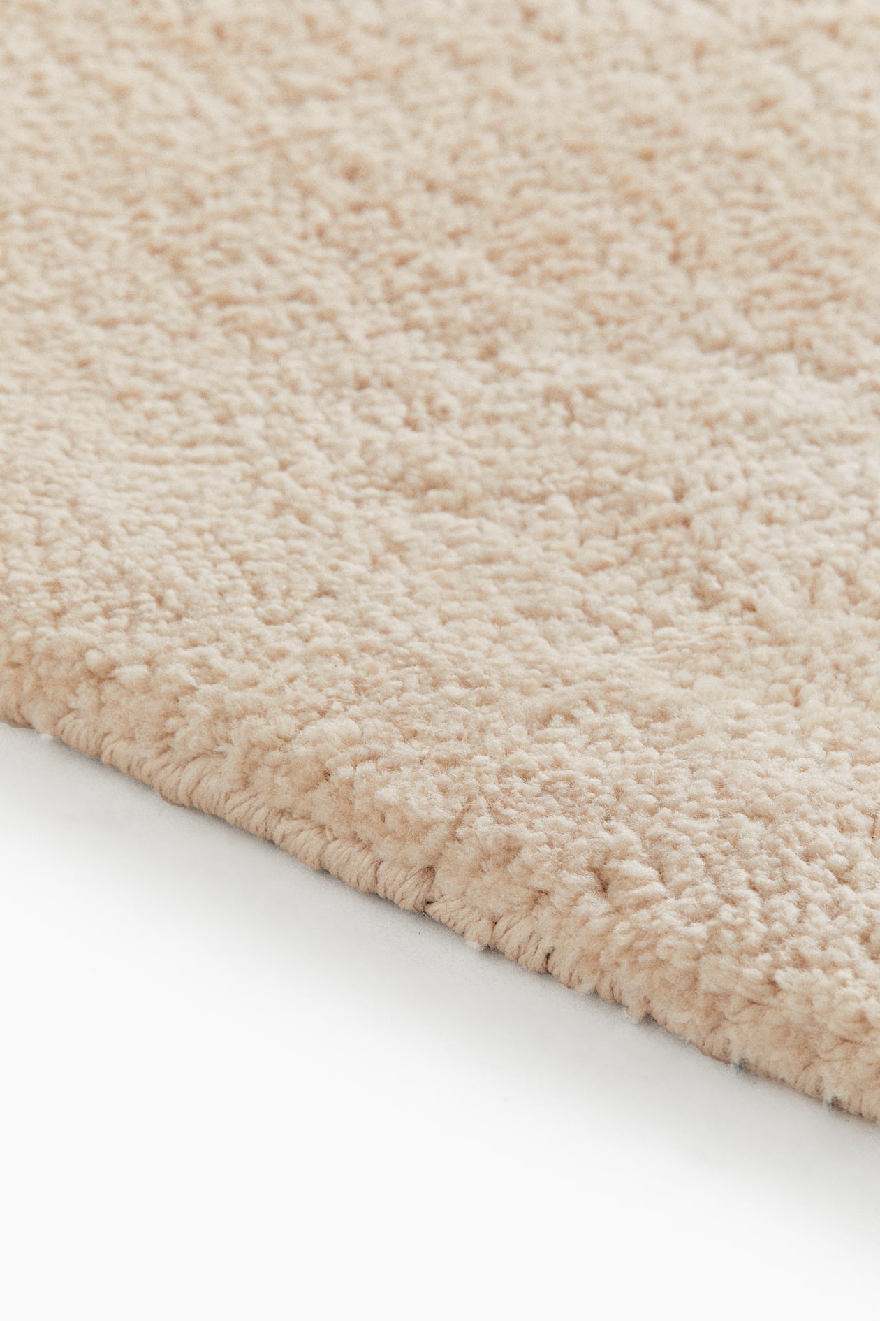 Natural Inset Rug Light Light beige Large Asymmetric Rug at H&M Home | H&M US