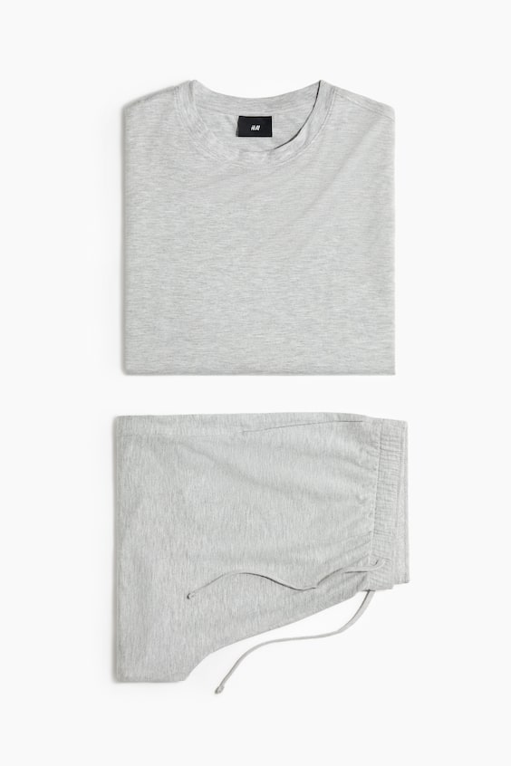 Мужские топы H&M Pajama T-Shirt and Shorts Set