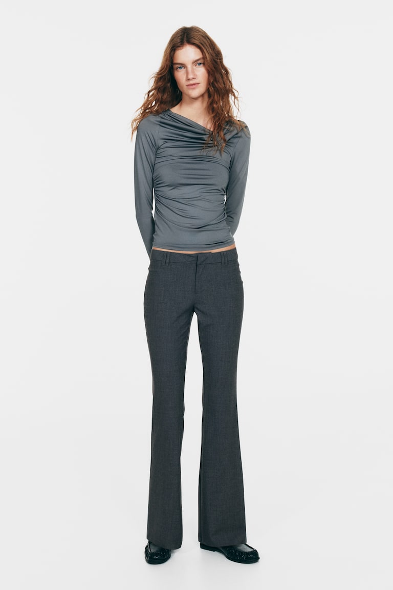 Zvonaste pantalone elegantnog kroja