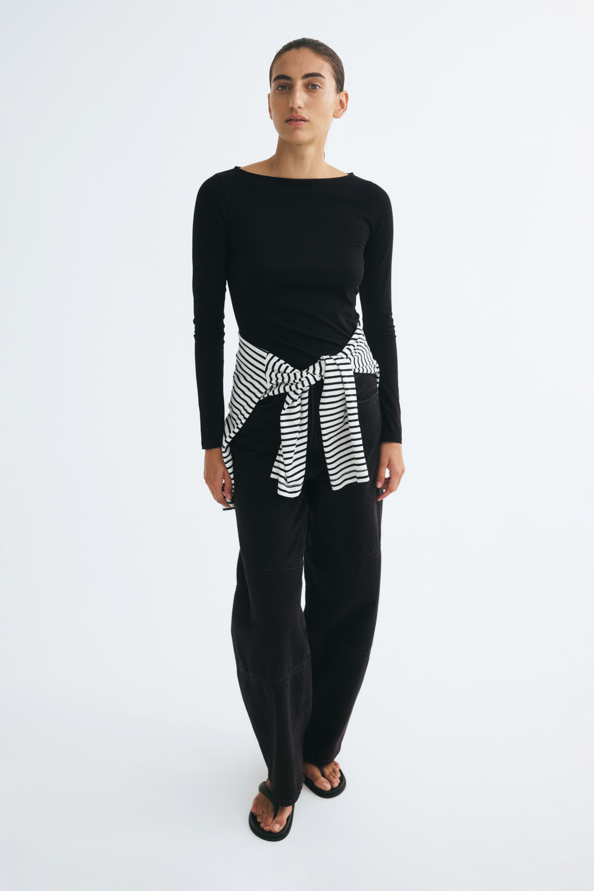 Bluza s čamac-izrezom - Crna/Krem/Jarkoplava