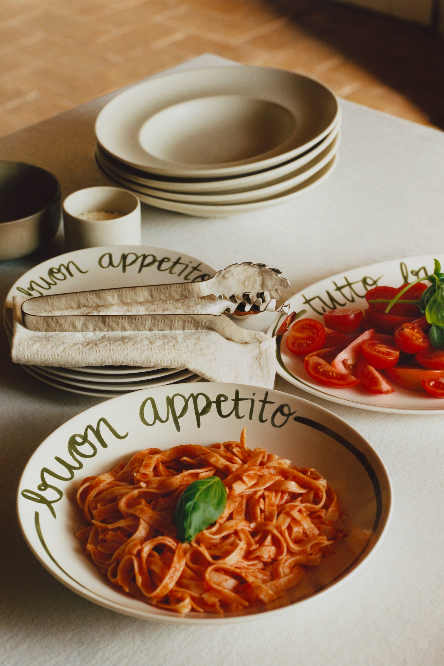 Text-motif porcelain medium plate - White/Buon Appetito - 5