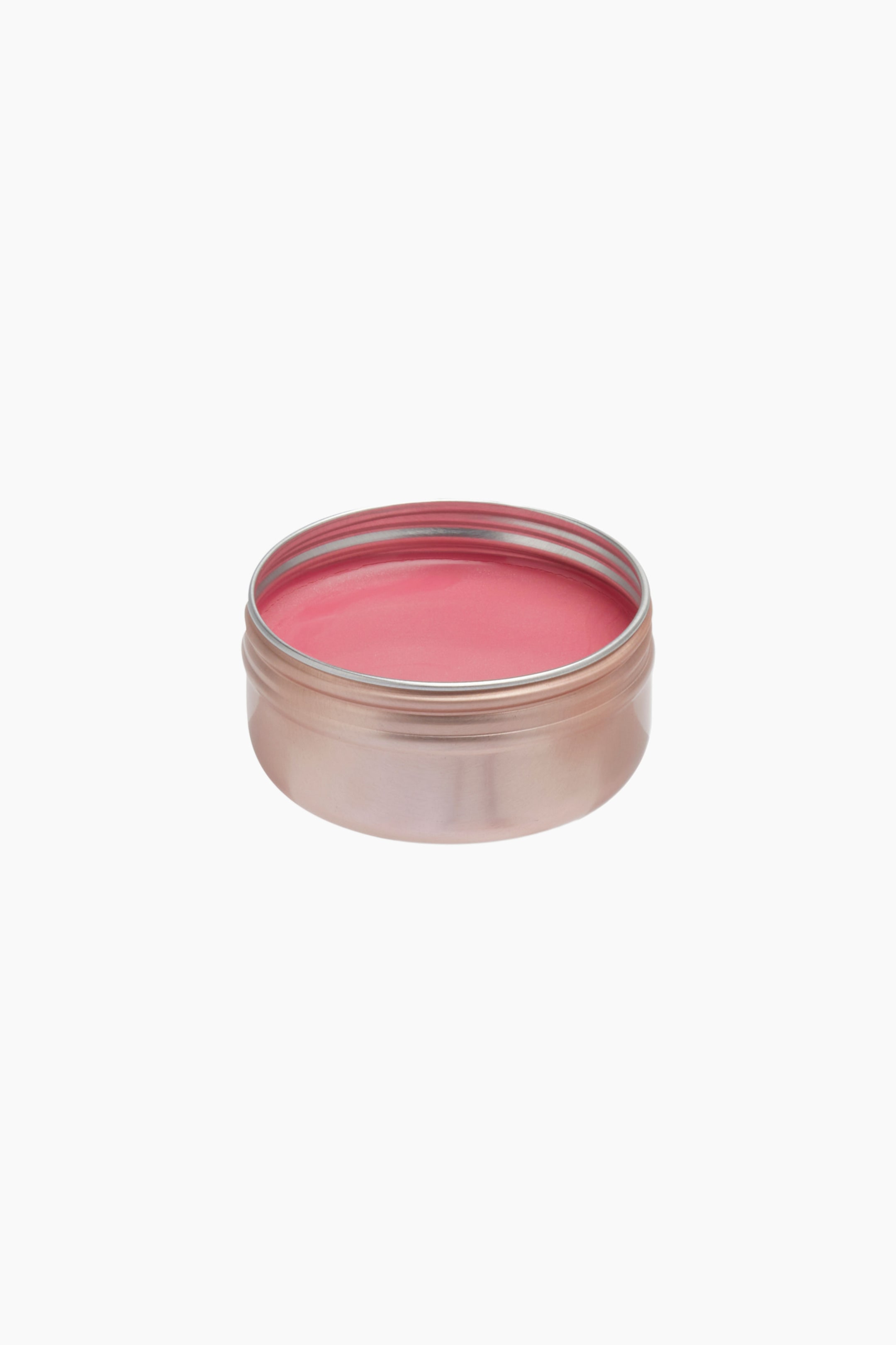 Größeres Bild ansehen: Eine offene, runde Metalldose in Roségold-Finish steht in leicht erhöhter Schräglage und zeigt einen glatten, roséfarbenen Creme-Balm im Inneren. Die Dose ist mit einem Gewindering versehen, der für einen aufschraubbaren Deckel ausgelegt ist.