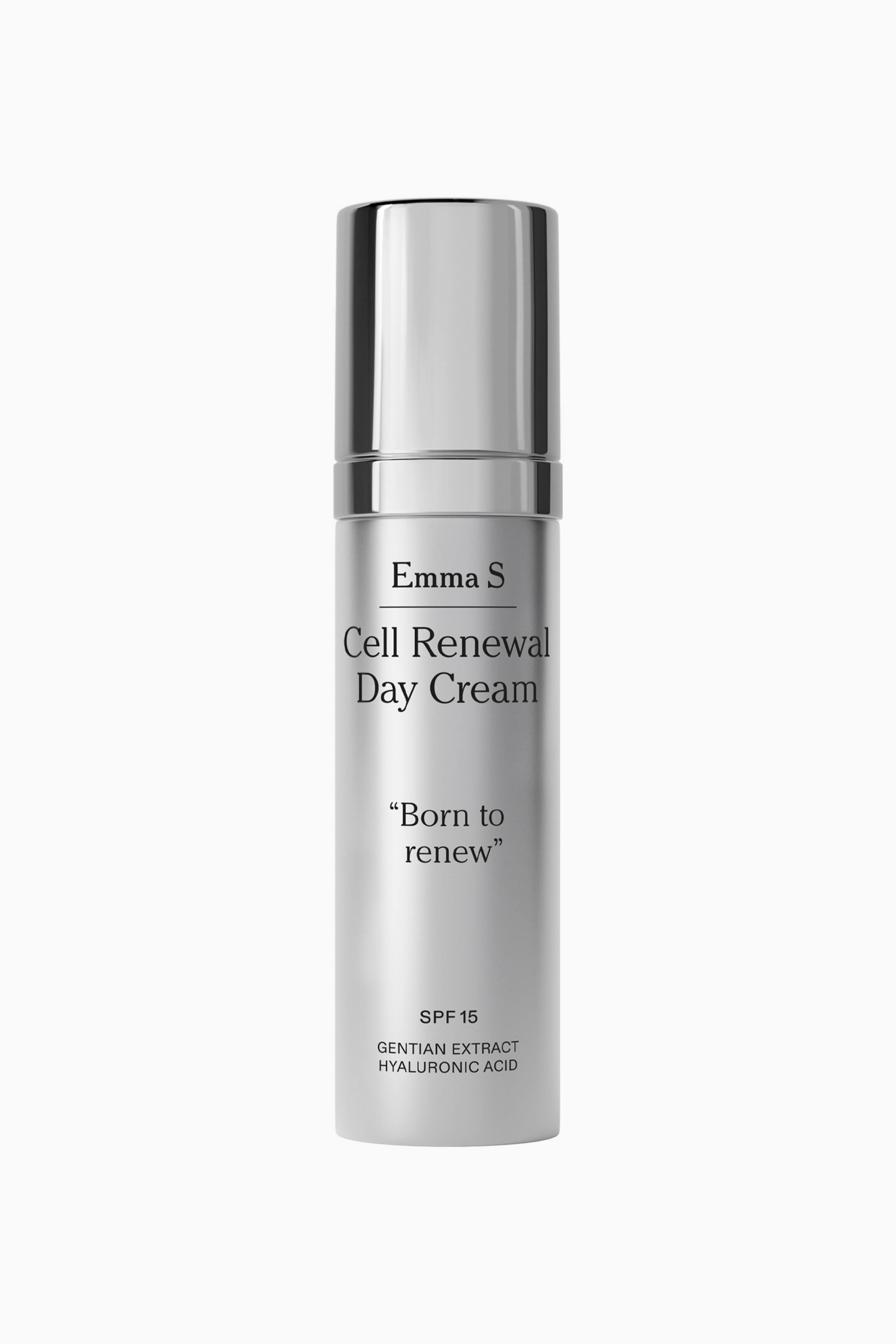 Visa större bild: Cell Renewal Day Cream står upprätt och har en elegant cylindrisk flaska i matt silverfinish med ett reflekterande, polerat silverlock. Den framåtriktade flaskan visar svart tryckt text med varumärket Emma S, produktnamnet och dess viktigaste egenskaper.