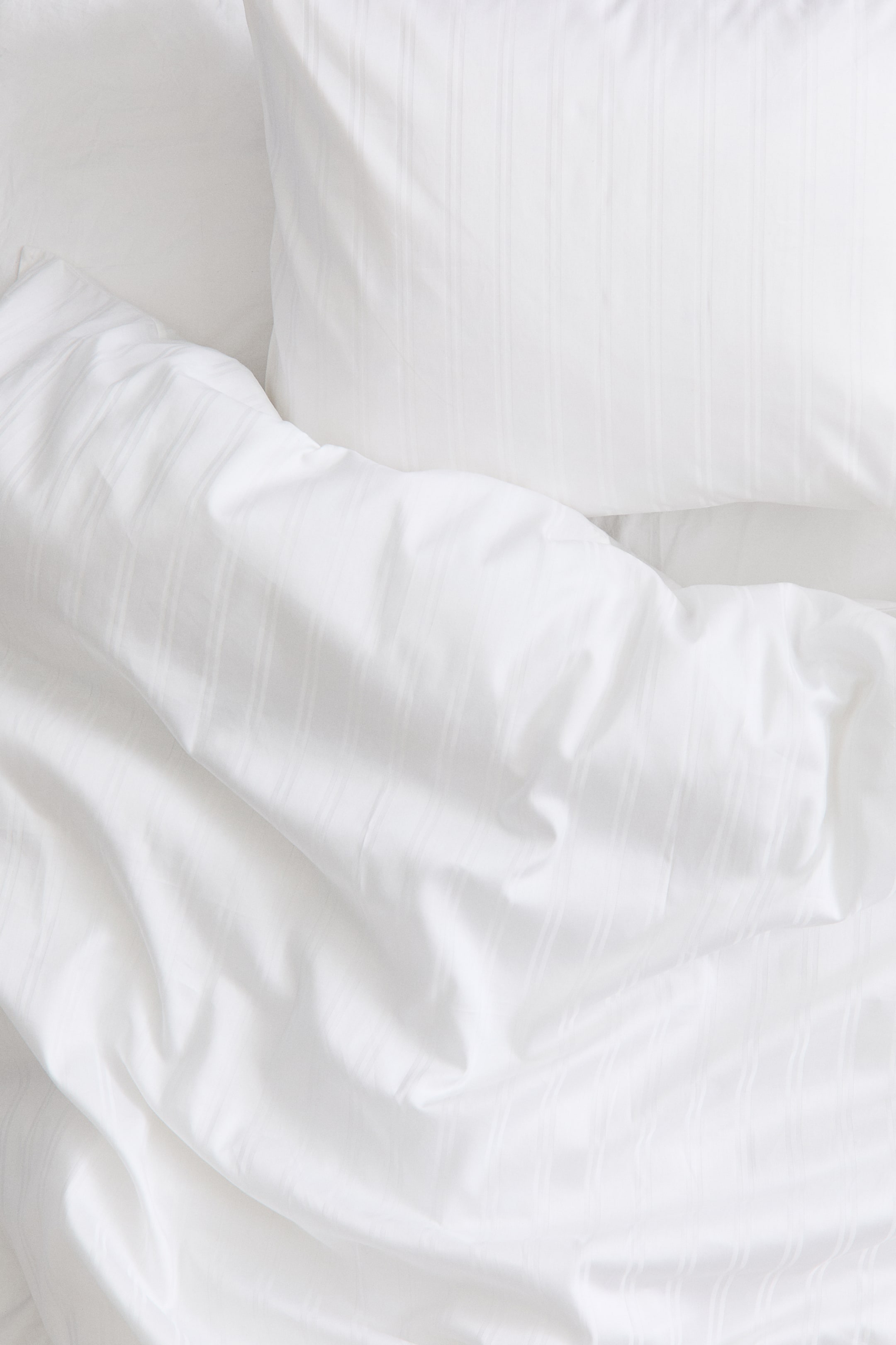 Büyük resmi görüntüle: Cotton sateen single duvet cover set - White - Home All | H&M TR 3