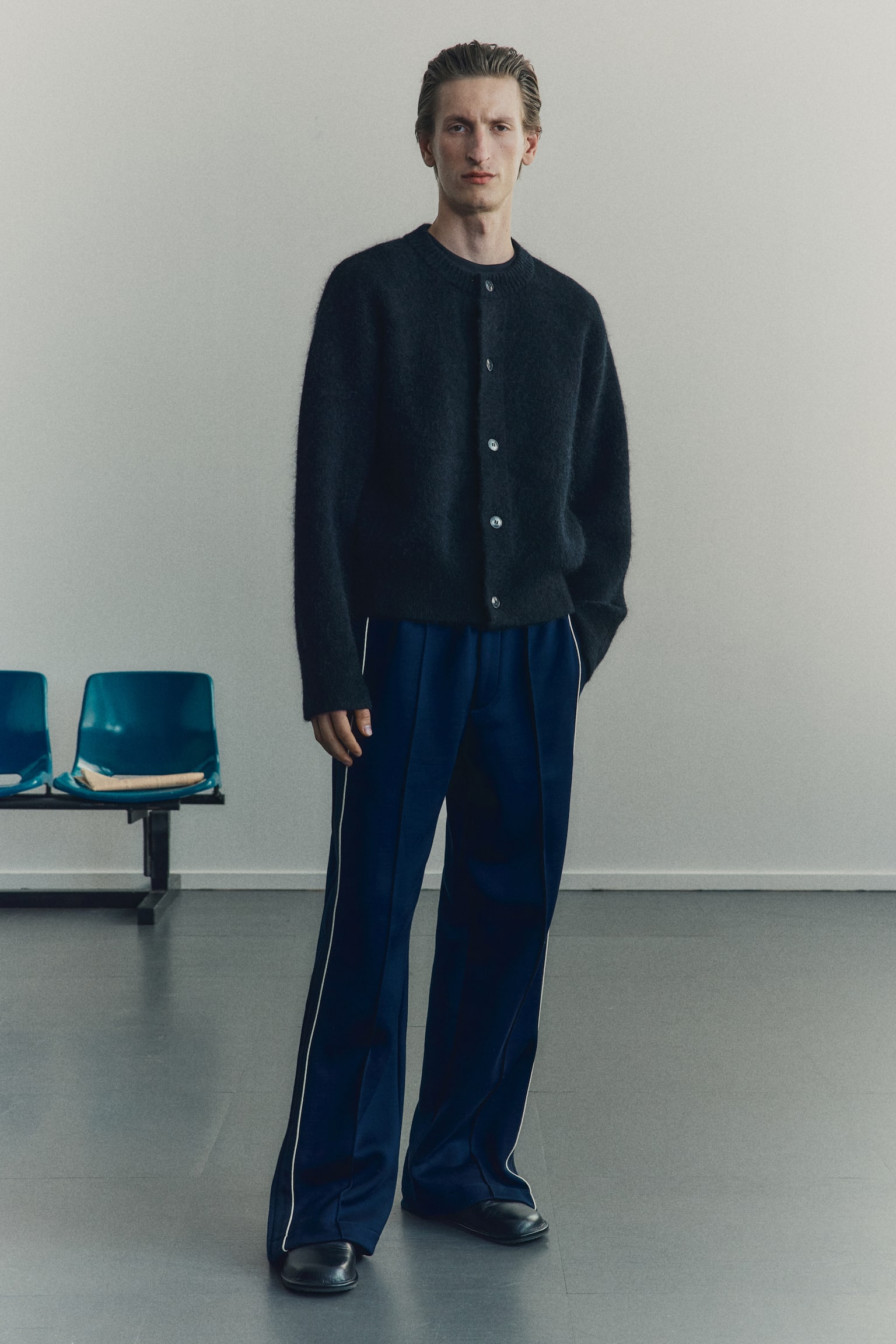 Rozszerzane spodnie sportowe Regular Fit - Ciemnoniebieski - 2