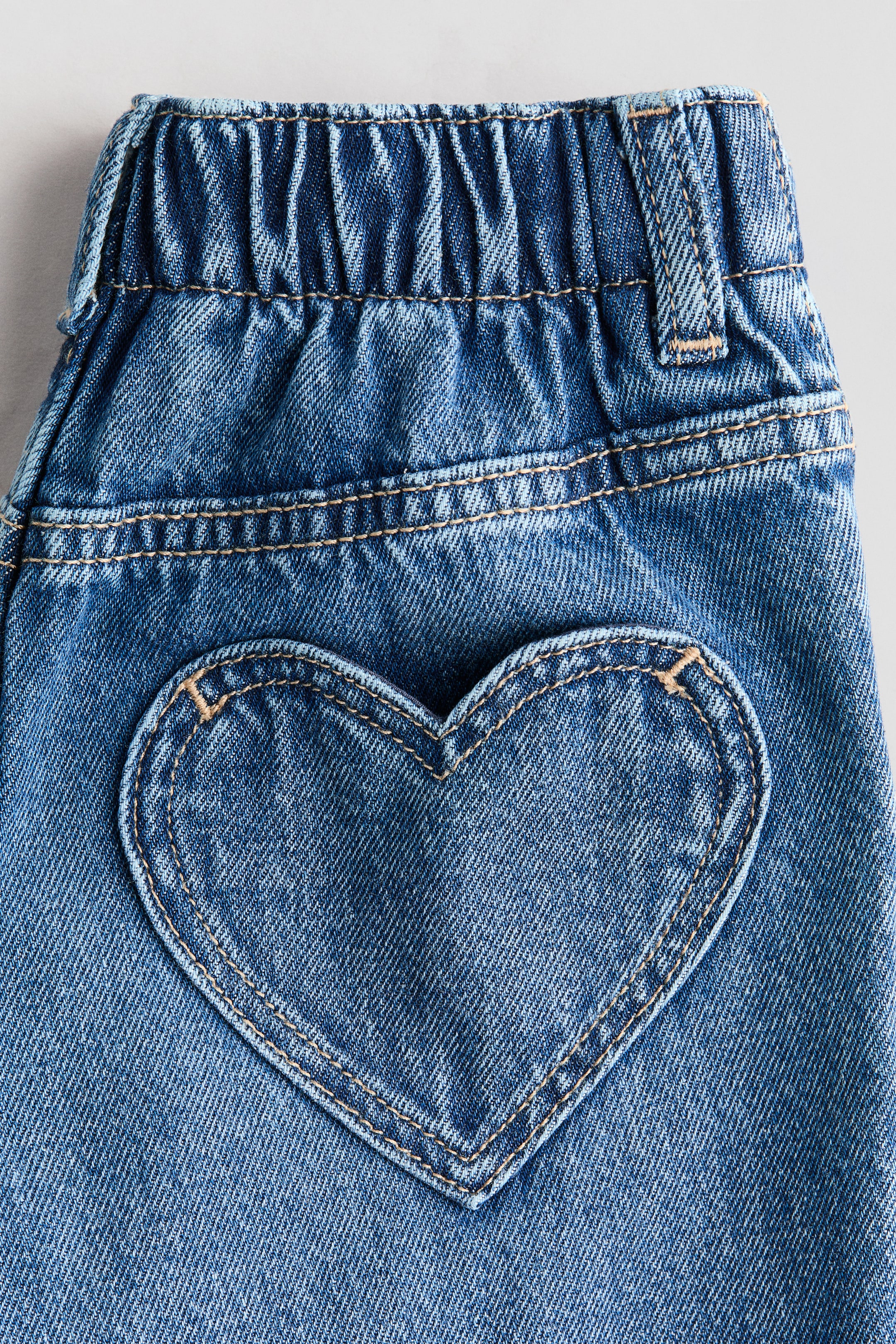 Loose-Fit Barrel Jeans
