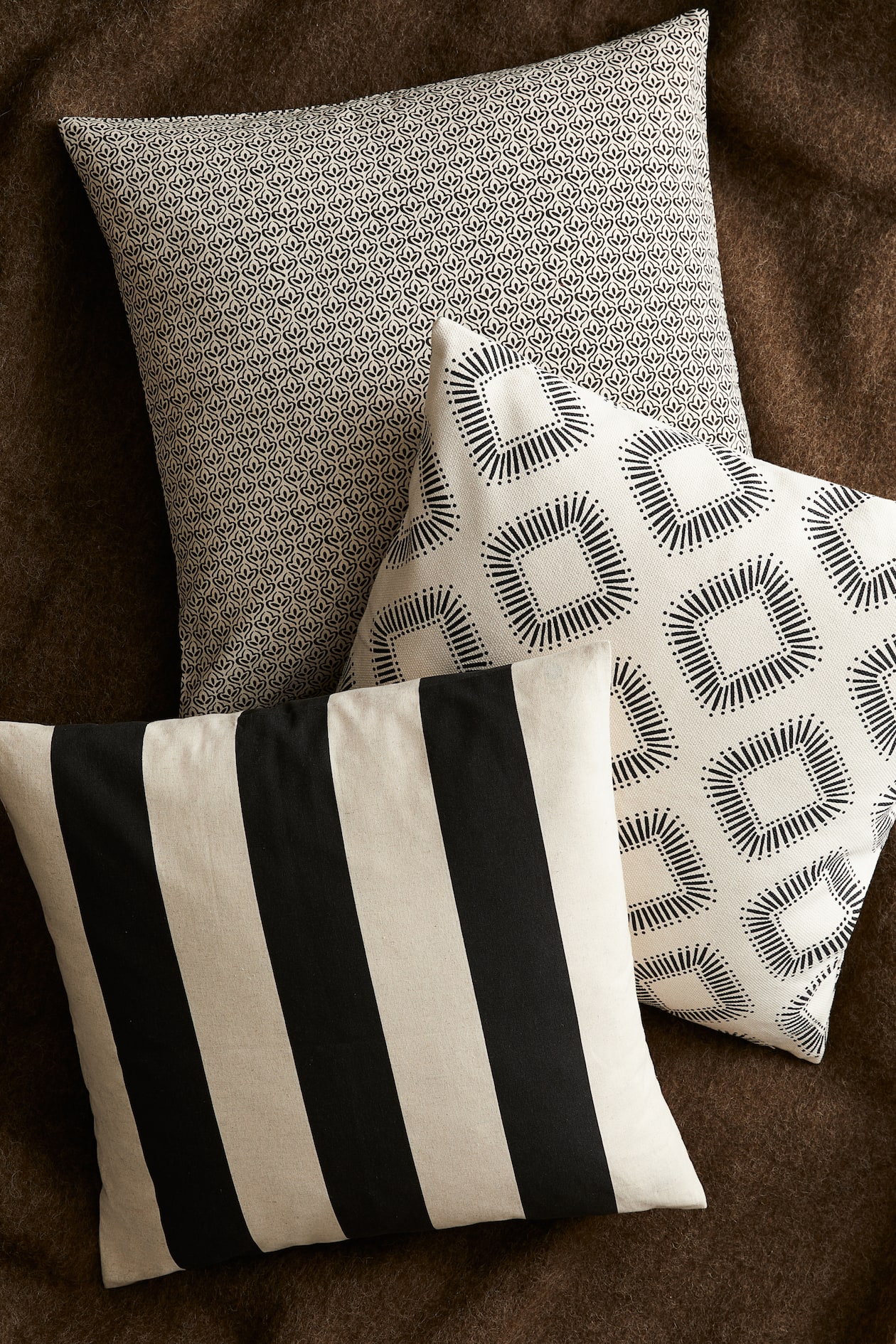 Striped linen-blend cushion cover Dark grey/White Home All H&M IN