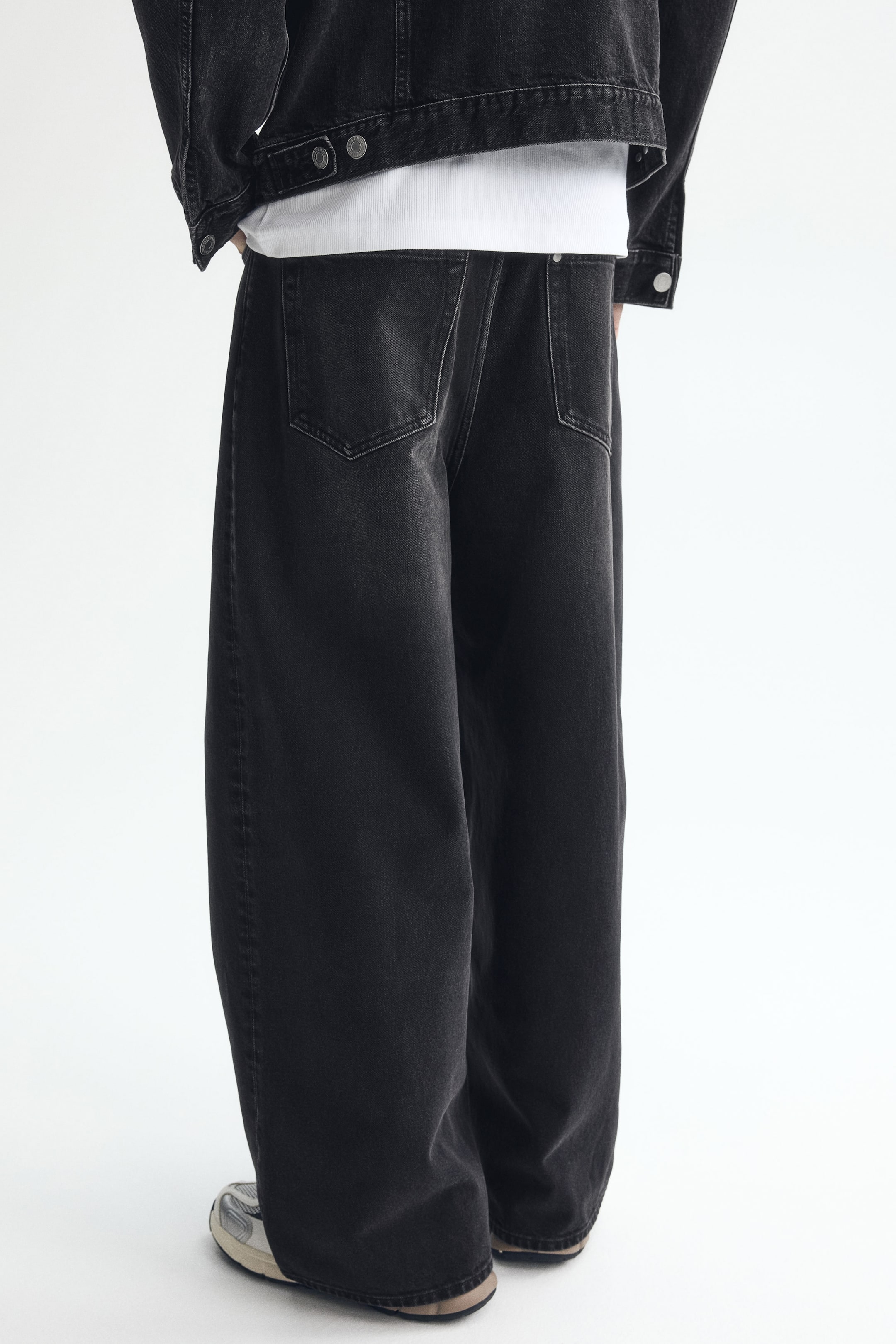 Ultra-Baggy Jeans