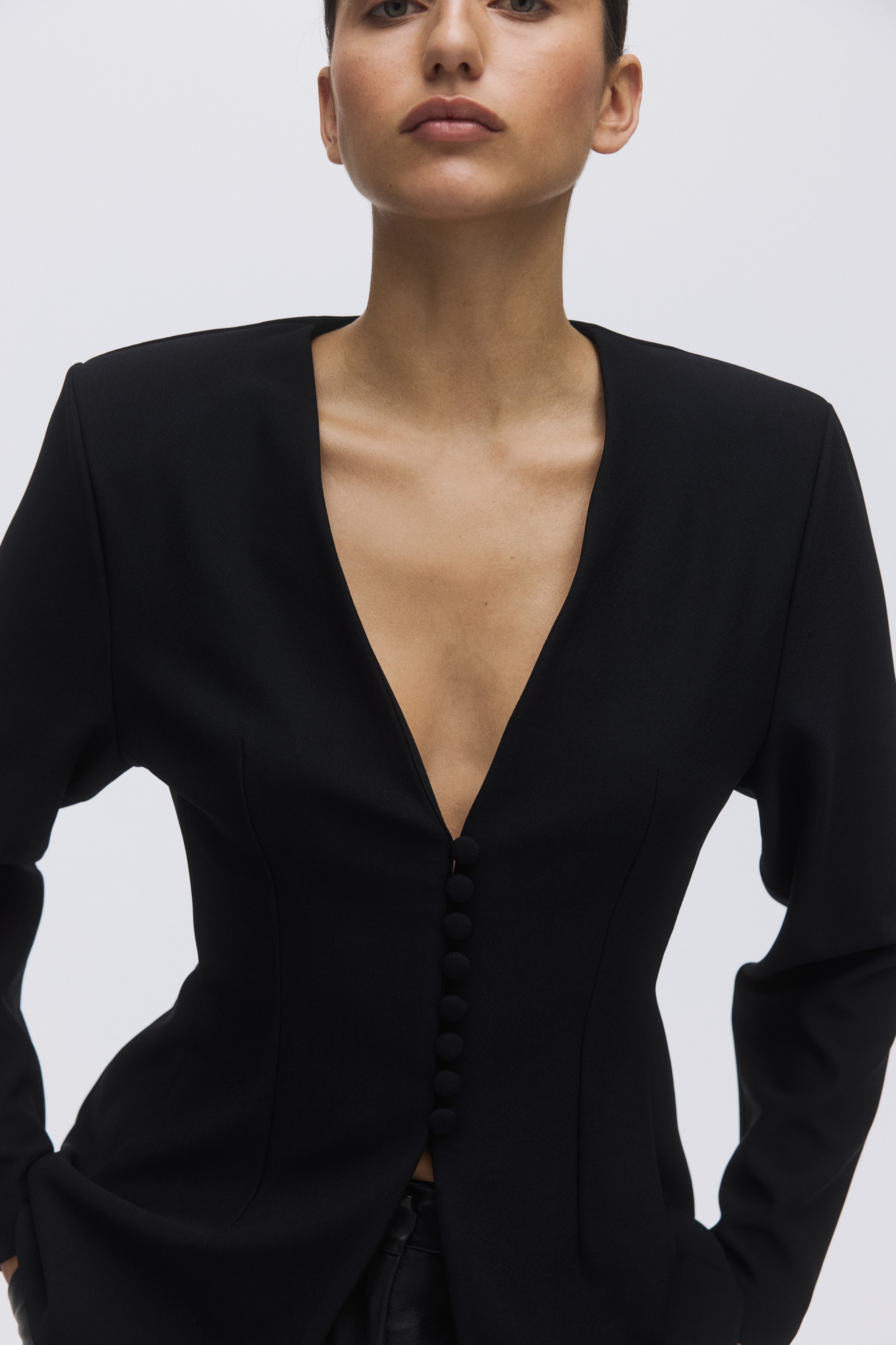 Collarless hourglass blazer
