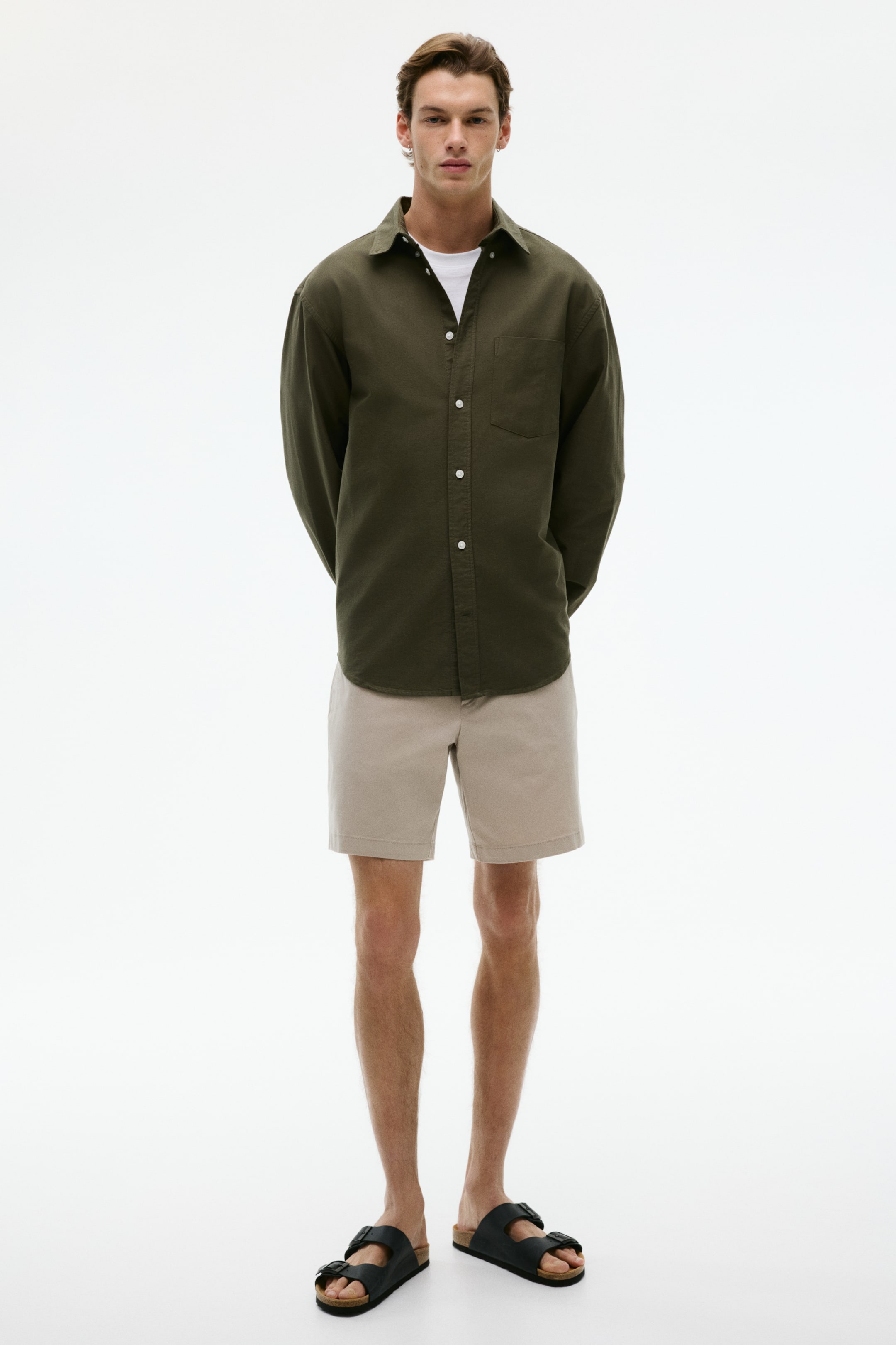 拡大画像を表示: レギュラーフィット チノショートパンツ - ダスティベージュ - Men | H&M JP 1