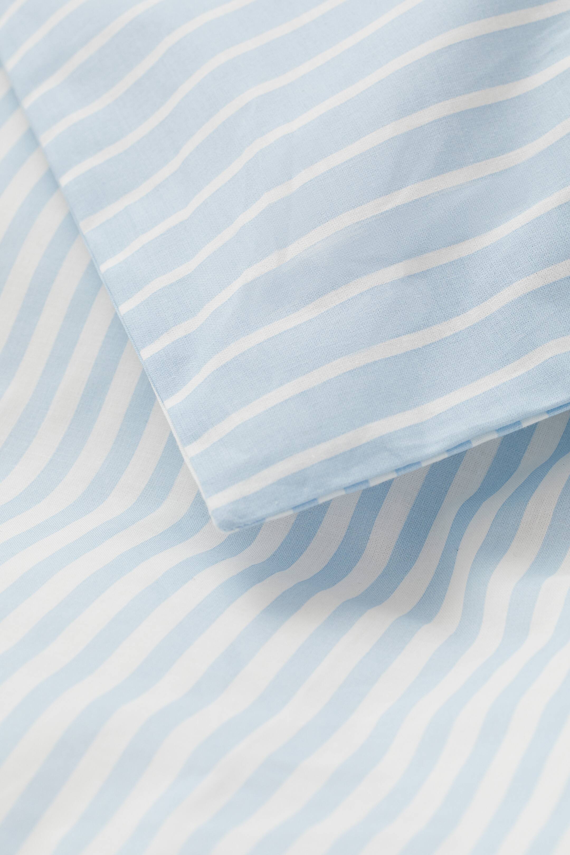 Grotere afbeelding bekijken: Gestreepte dekbedset - Lichtblauw/wit gestreept - HOME | H&M NL 3