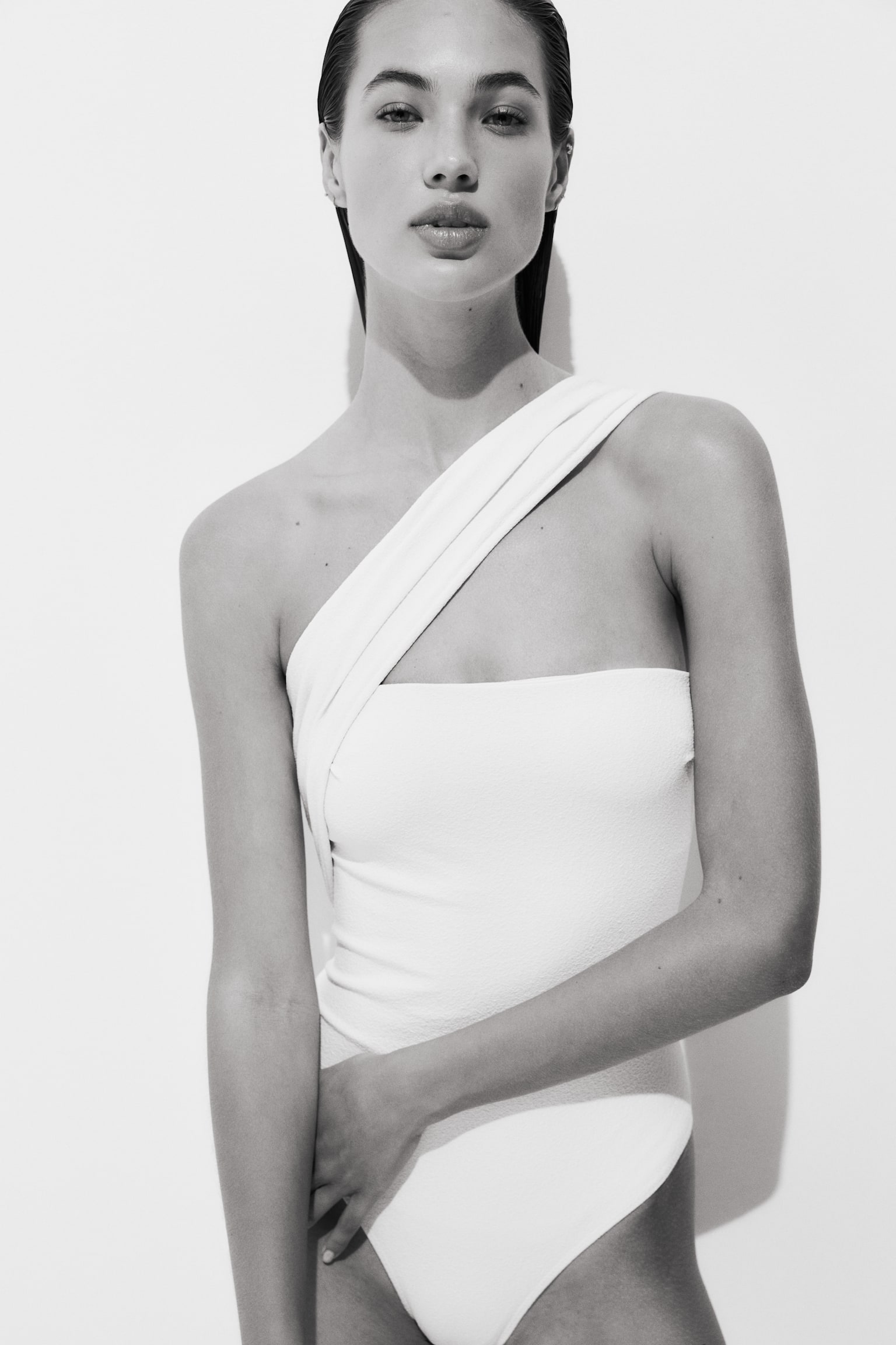 Padded-cup one-shoulder swimsuit - Cream - 1