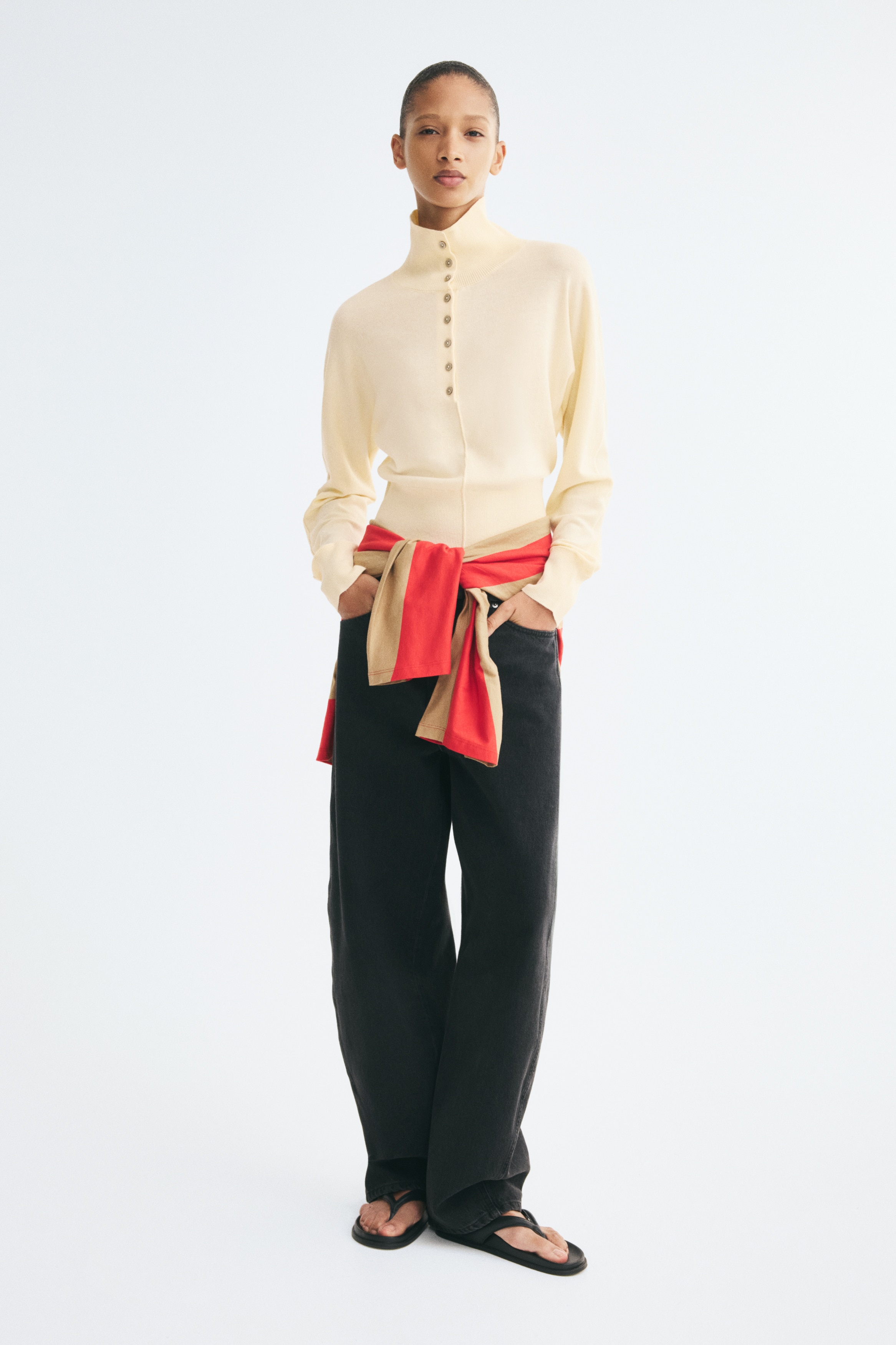 Fijngebreide trui met turtleneckModel