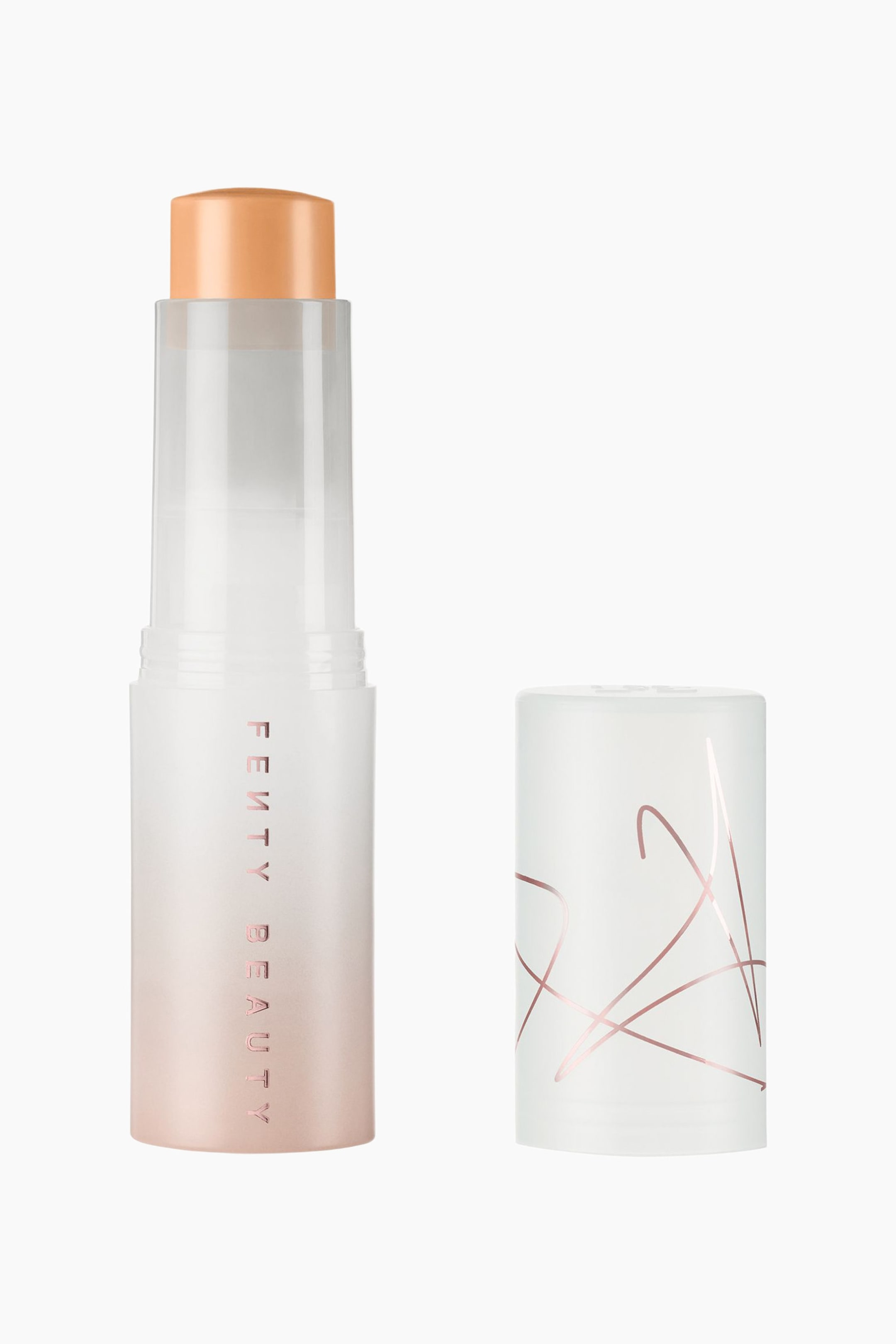 Visa större bild: Eaze Drop Blur + Smooth Tint Stick står upprätt bredvid sitt matchande lock och visar en cylindrisk ljusbeige krämig makeup-stick som sticker upp ur ett halvgenomskinligt frostat hylsa med en mjuk rosa gradientbas. Det löstagbara, frostade cylindriska locket står upprätt till höger och har abstrakt metallisk rosa linjekonst som löper runt dess yta.