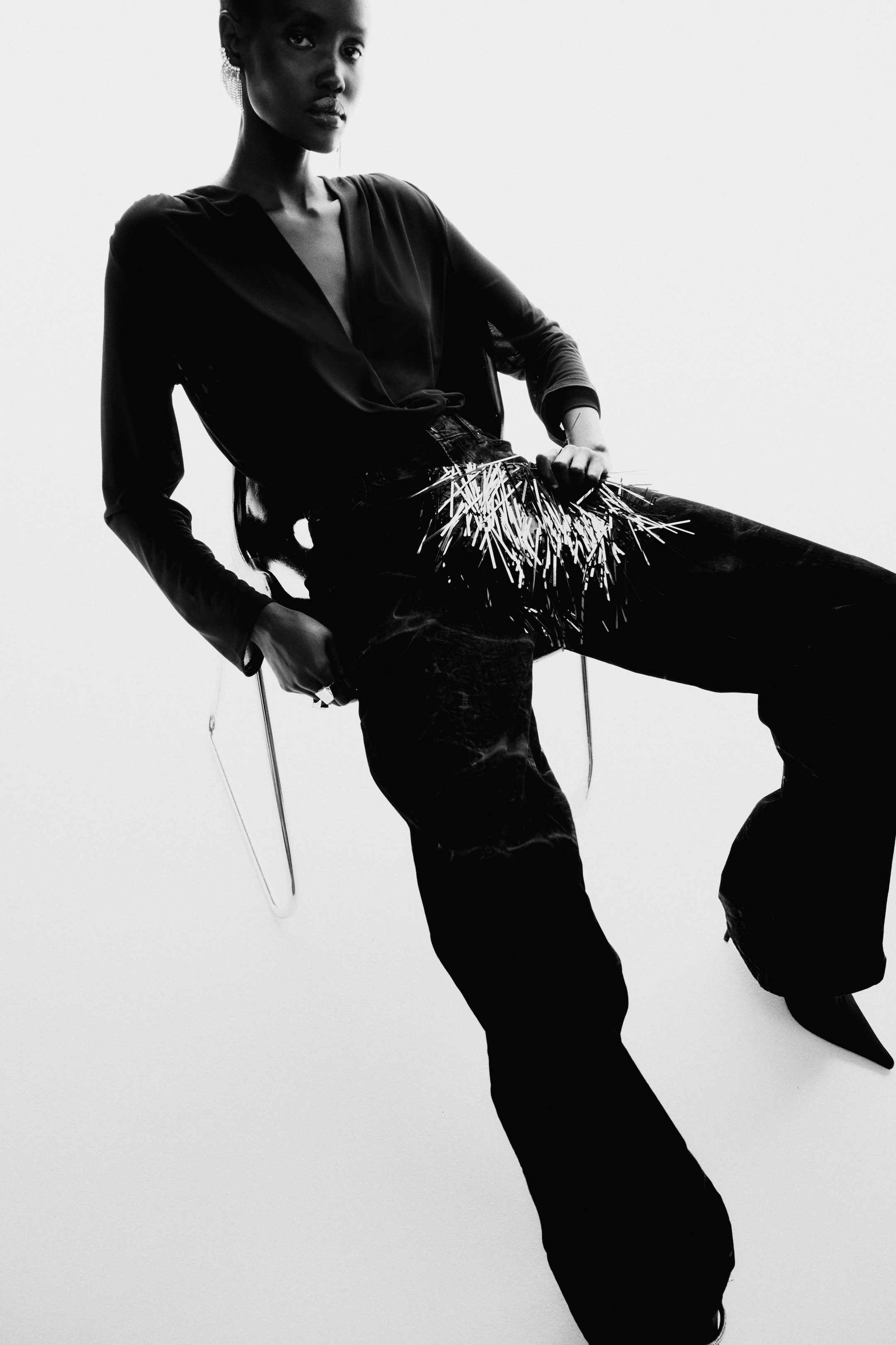 Visualizza immagine più grande: Draped V-neck thong body - Nero | H&M IT 3