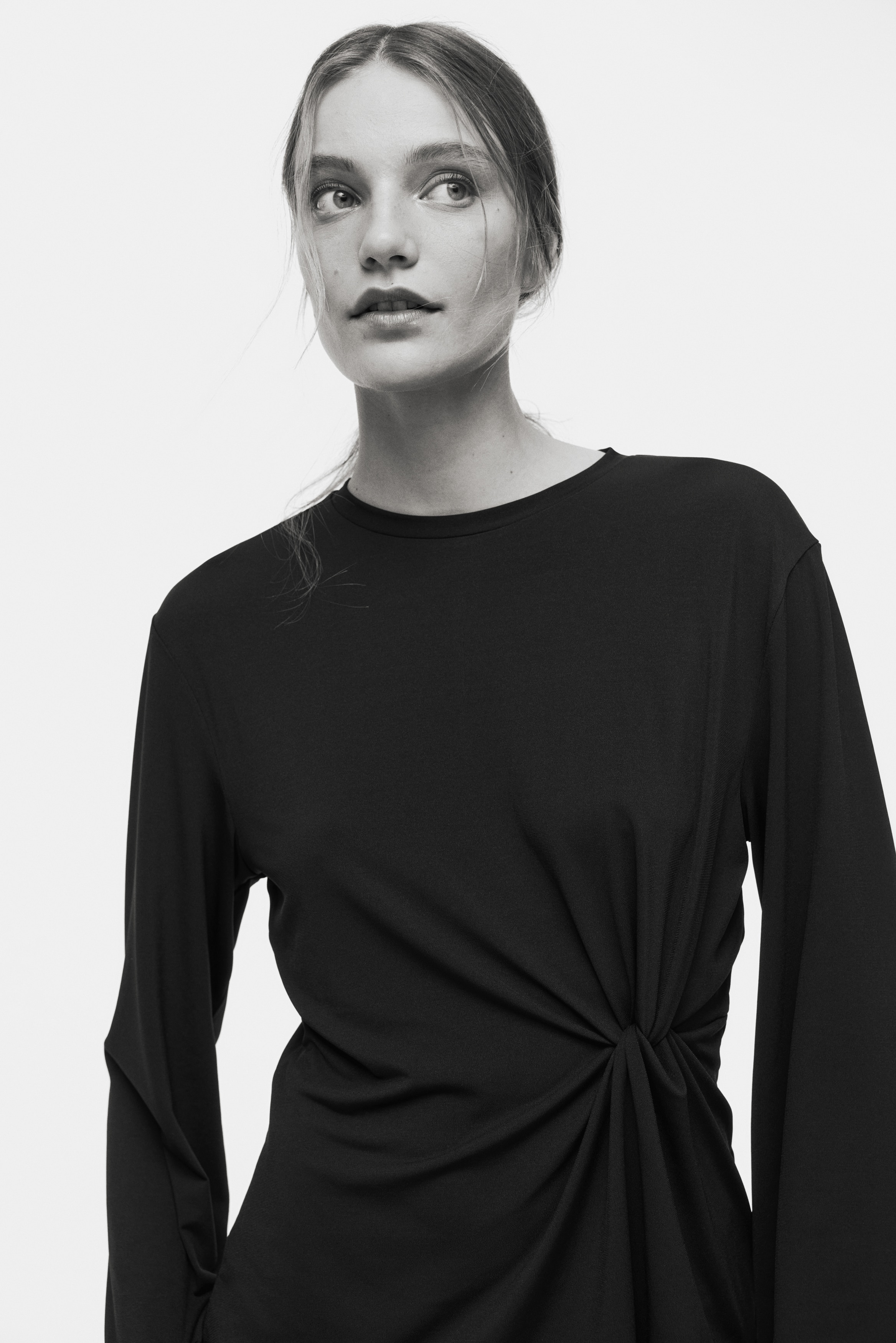 Twist-detail top