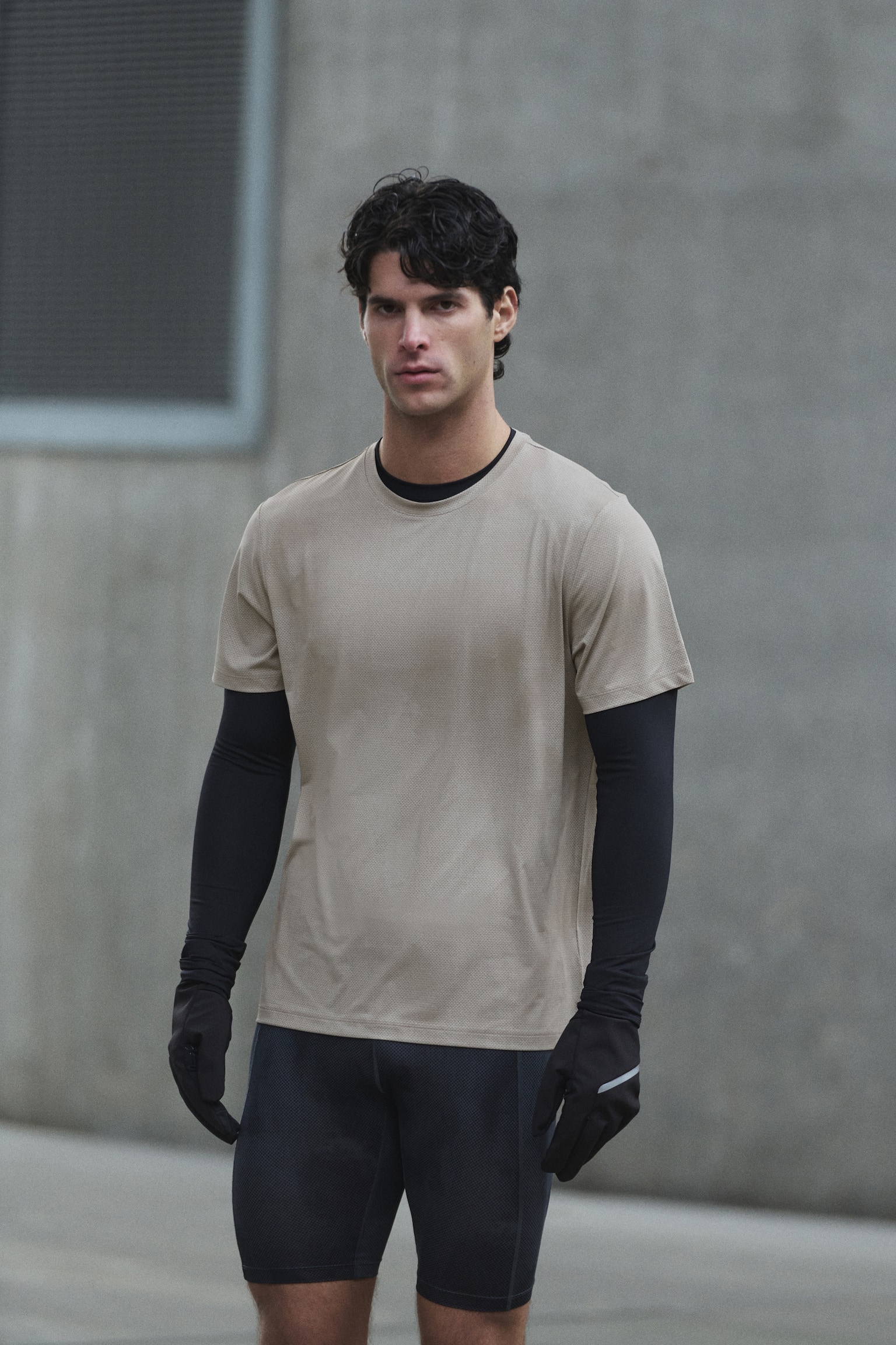 Мужская футболка H&M Move Mesh Sports with DryMove™, цвет: Бежевый — фото 4