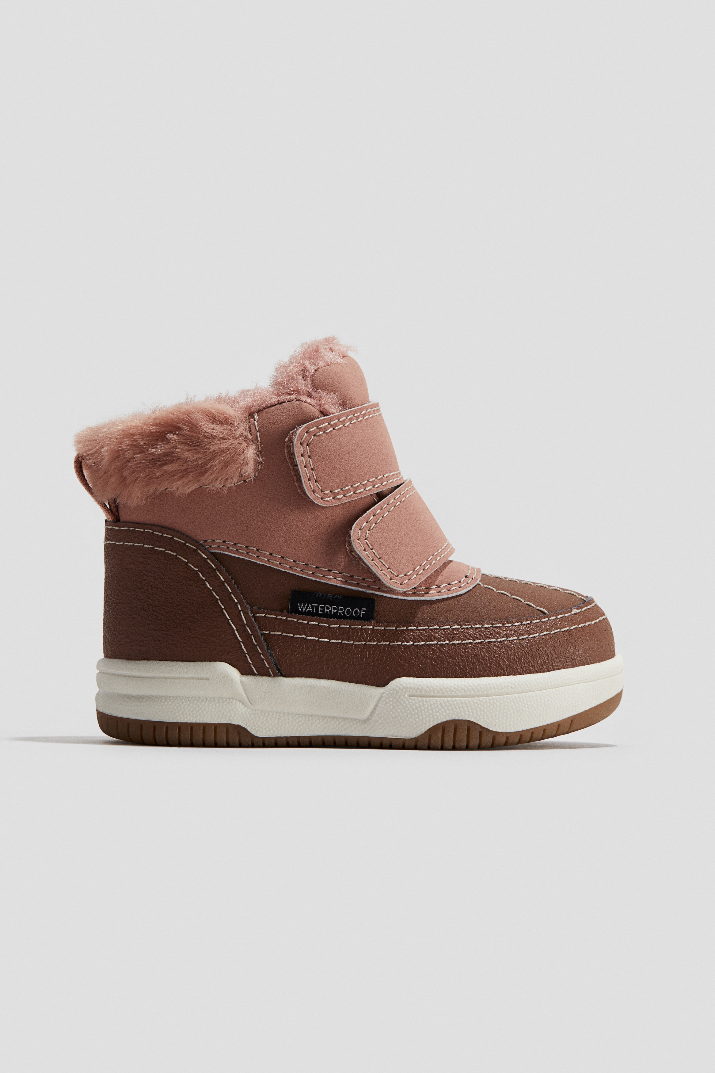 Pantofi sport înalți impermeabiliModel