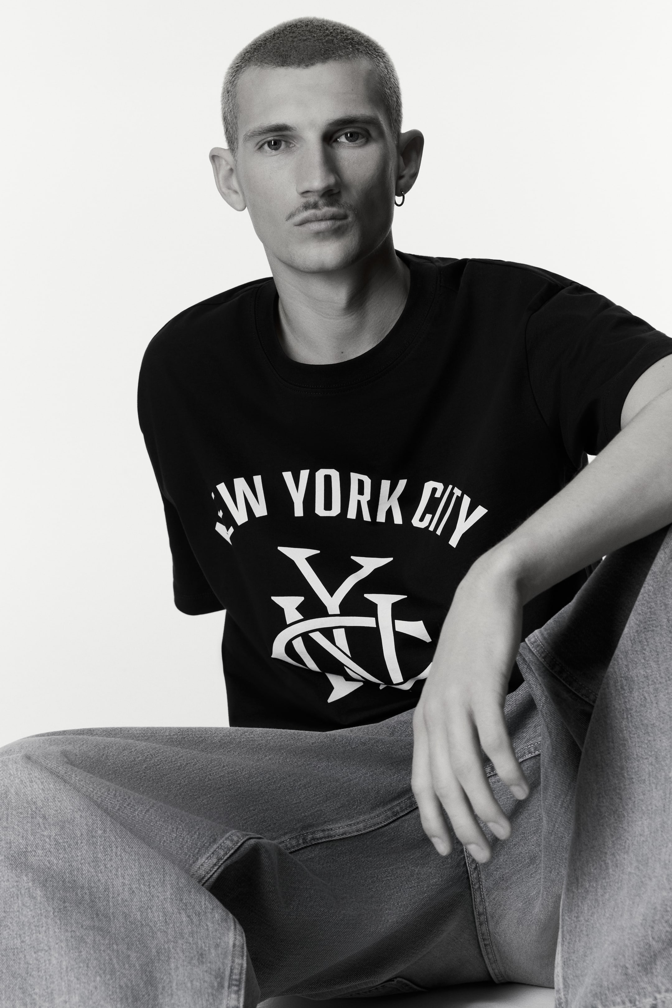 Näytä suurempi kuva: Painokuvallinen T-paita Loose Fit - Tummansininen/New York City - MIEHET | H&M FI 2