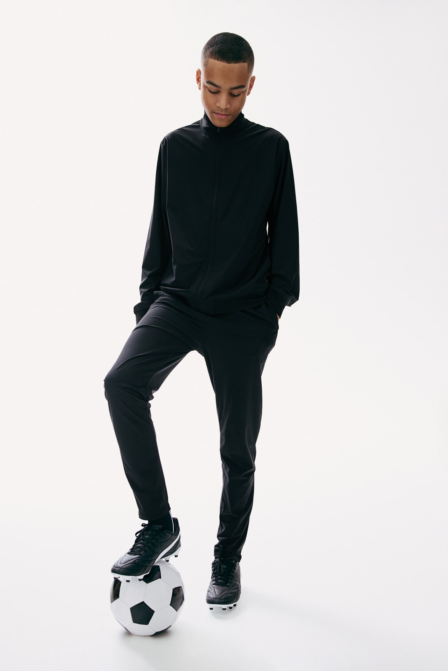 Детская куртка H&M Soccer Track Jacket with DryMove™, цвет: Чёрный — фото 2