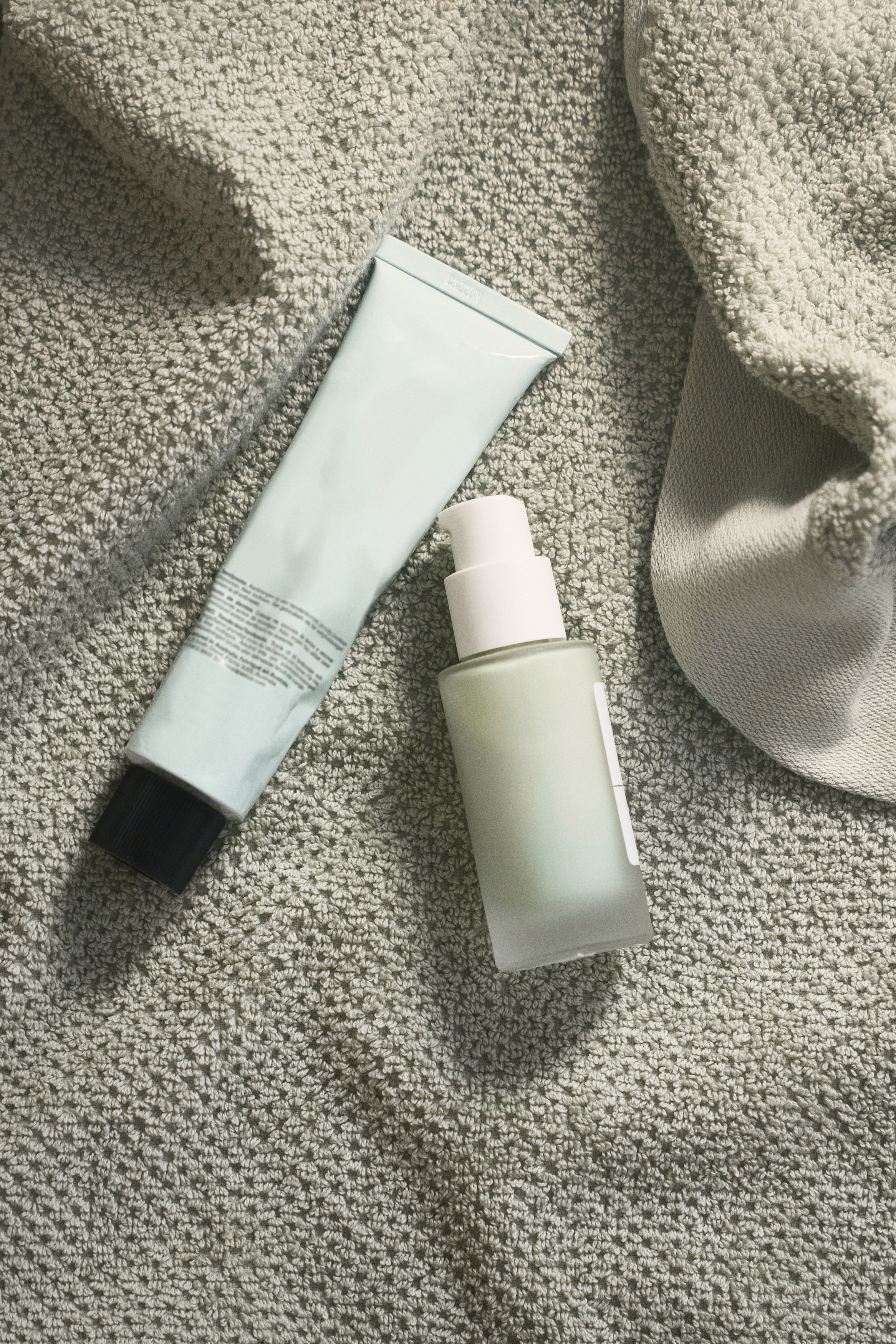 Asciugamano spugna di cotone - Verde salvia/Beige chiaro/Greige chiaro/Rosa cipria/Nero/Bianco/Blu navy/Blu polvere chiaro/Beige