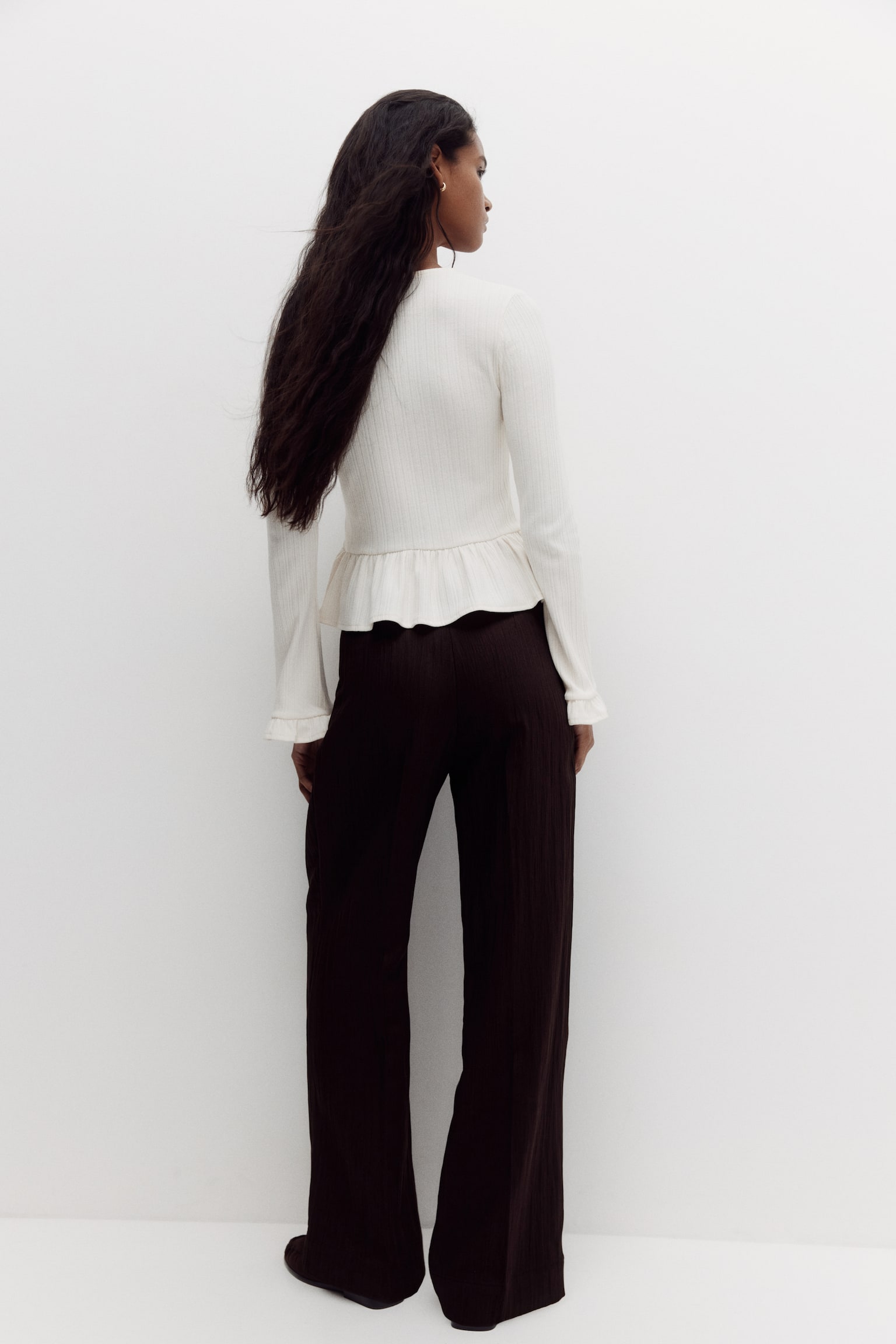 Crinkled tailored trousers - Dark brown - 4