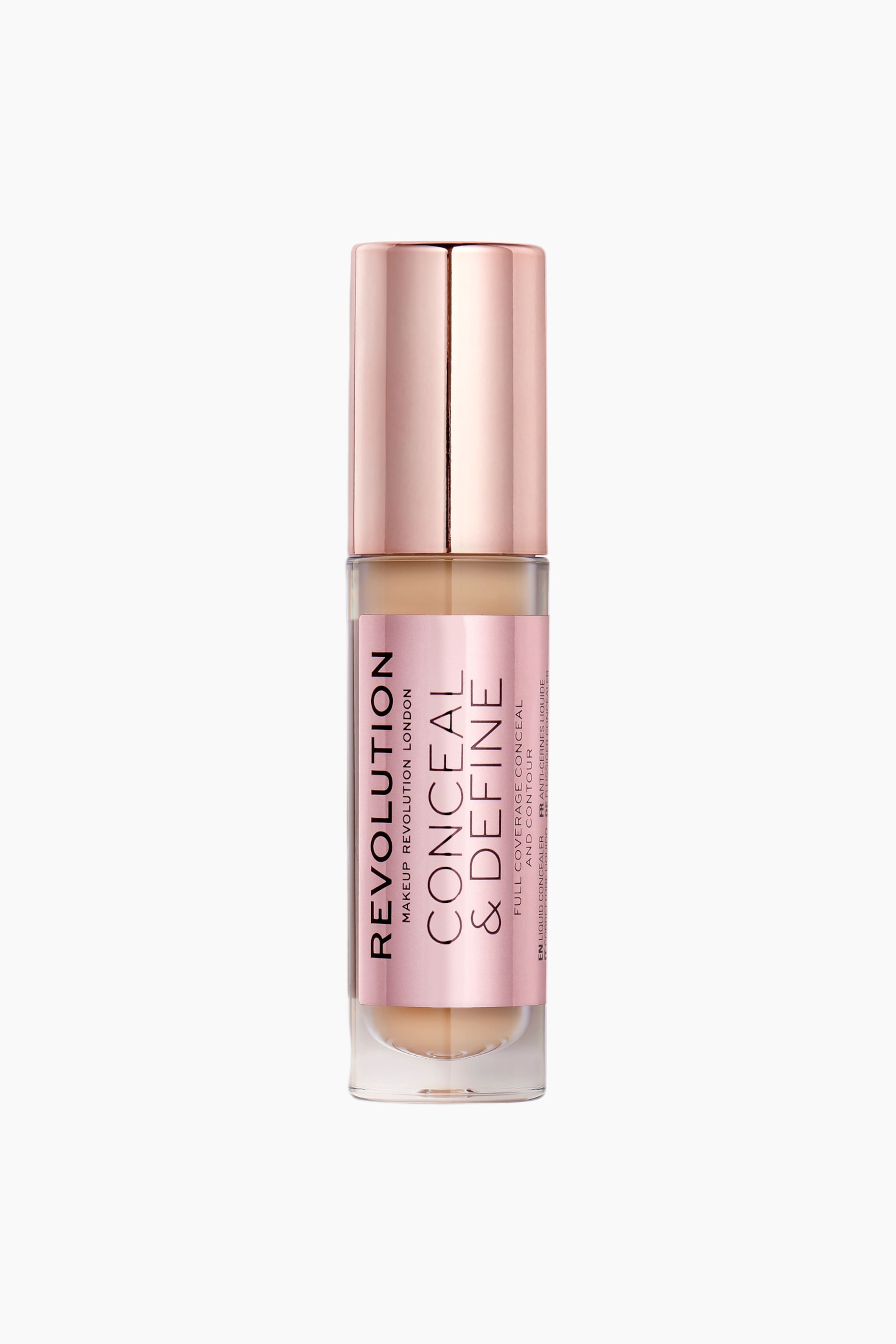 Se større billede: En flaske Revolution Conceal & Define flydende concealer står oprejst og viser et klart cylindrisk hætteglas fyldt med en lys beige makeupnuance. Flasken har en metallisk rosaguldhætte og en matchende rosaguld-etiket med sort trykt tekst, der vender direkte fremad.