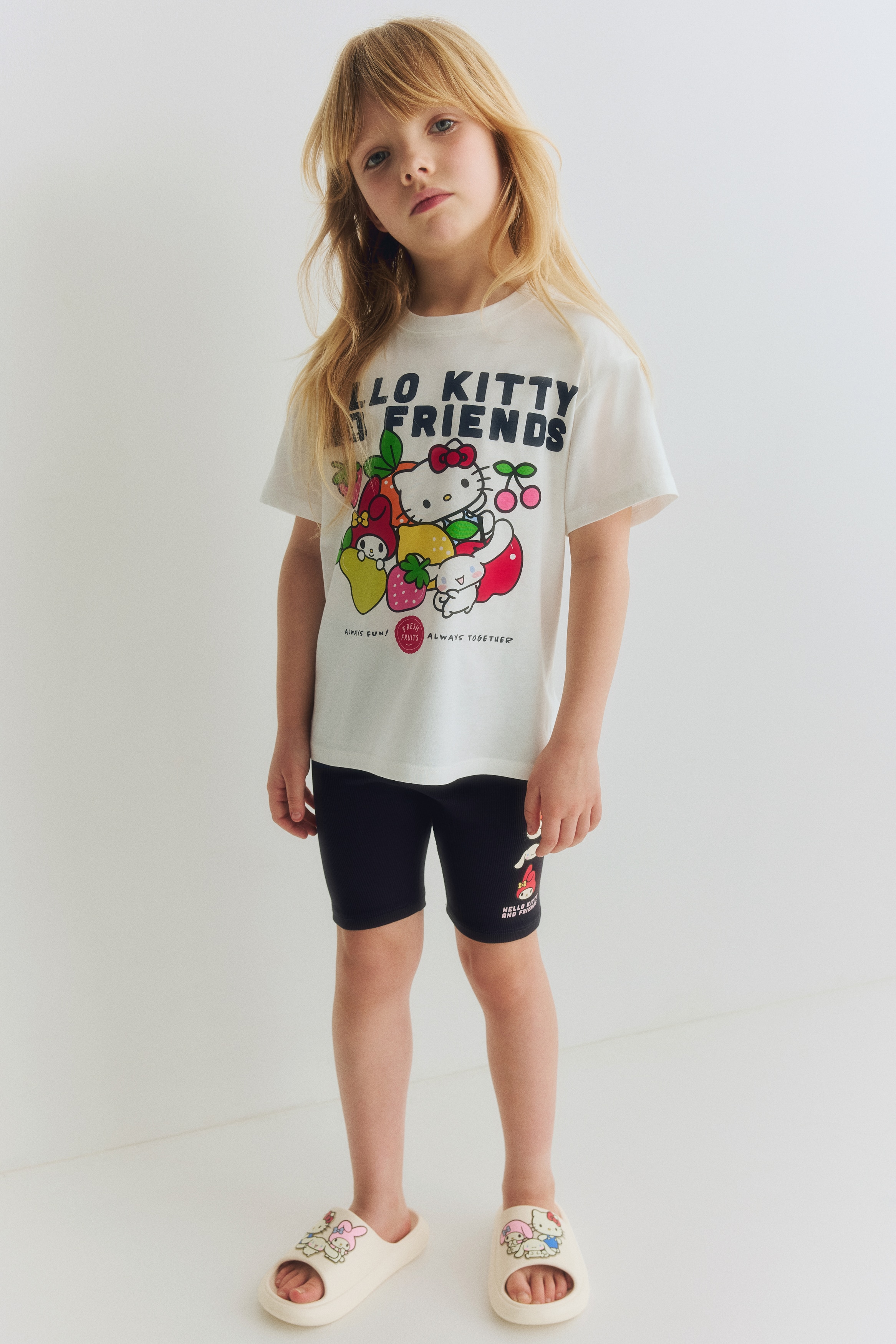 Bawełniany komplet z nadrukiem 2-częściowy - Biały/Hello Kitty/Jasnobeżowy/Myszka Minnie/Jasnoróżowy/Hello Kitty/Jasnoniebieski/Lilo i Stitch/Kremowy/Lilo i Stitch/Jasnofioletowy/Psi patrol/Różowy/Pokémon/Jasnoturkusowy/Świnka Peppa
