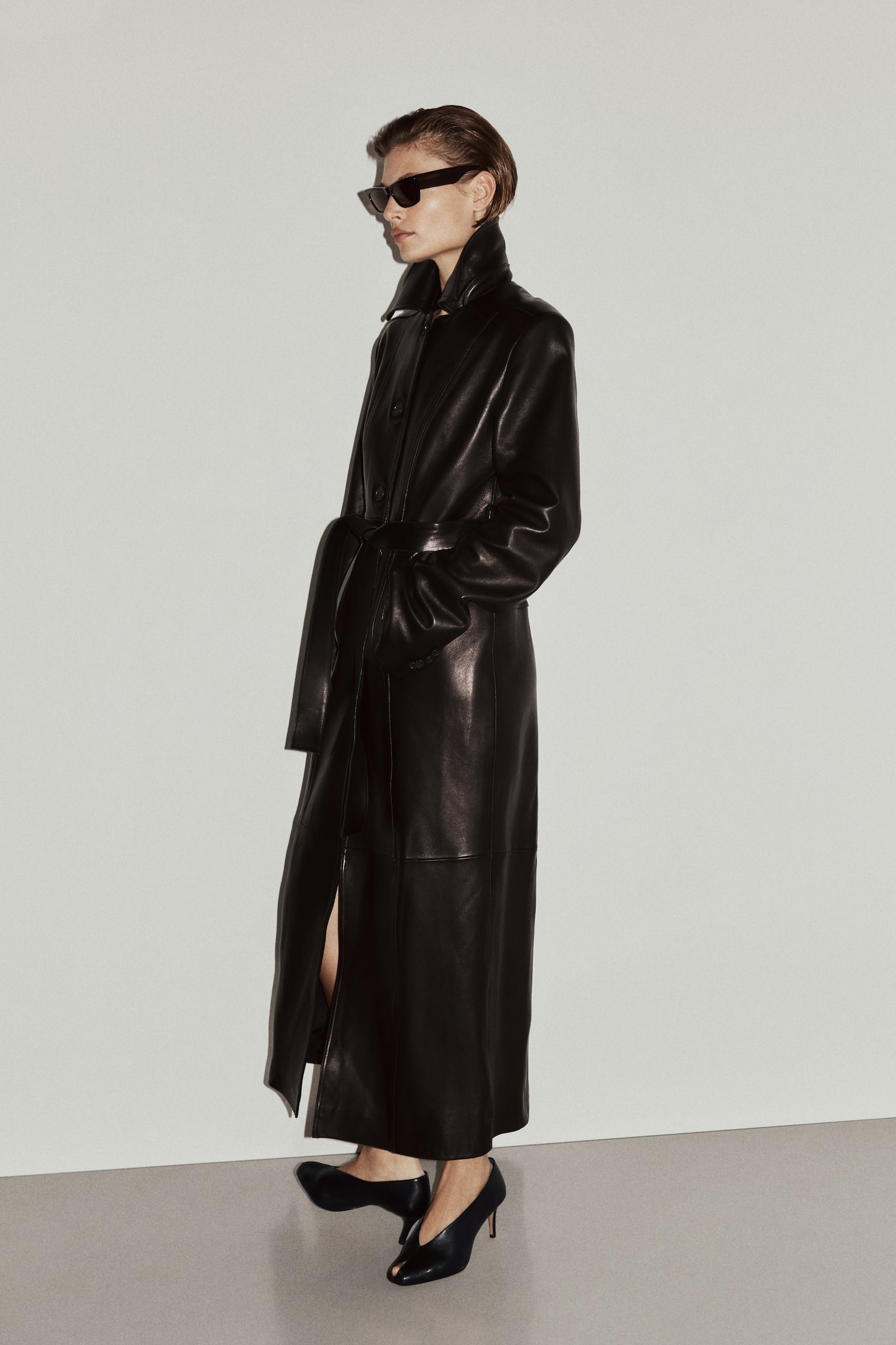 Шкіряне пальто із зав’язуваним паском - Чорний - 7