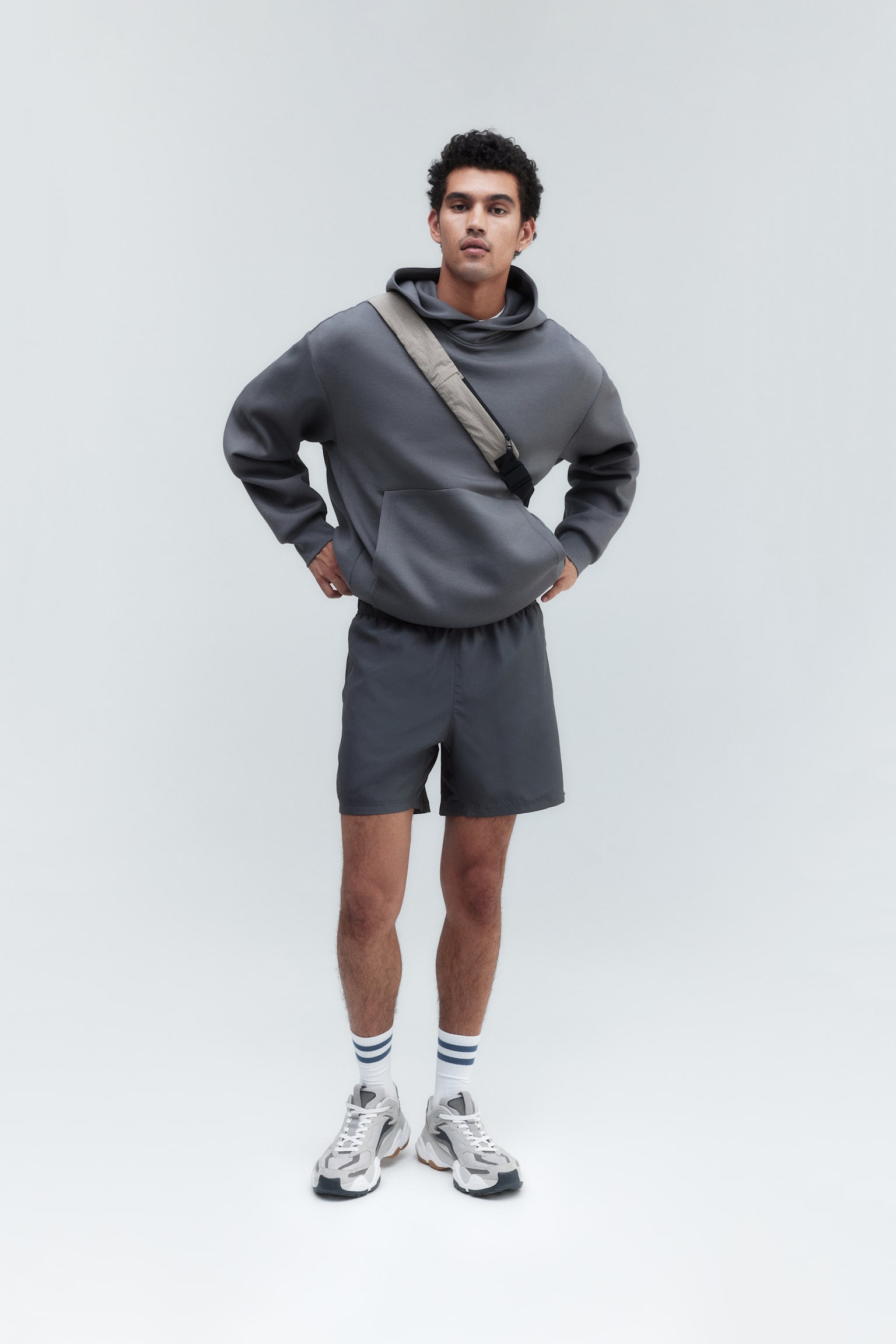 Mid-length sports shorts in DryMove™ - Dark grey/Black/Dark khaki green/Brown - 1