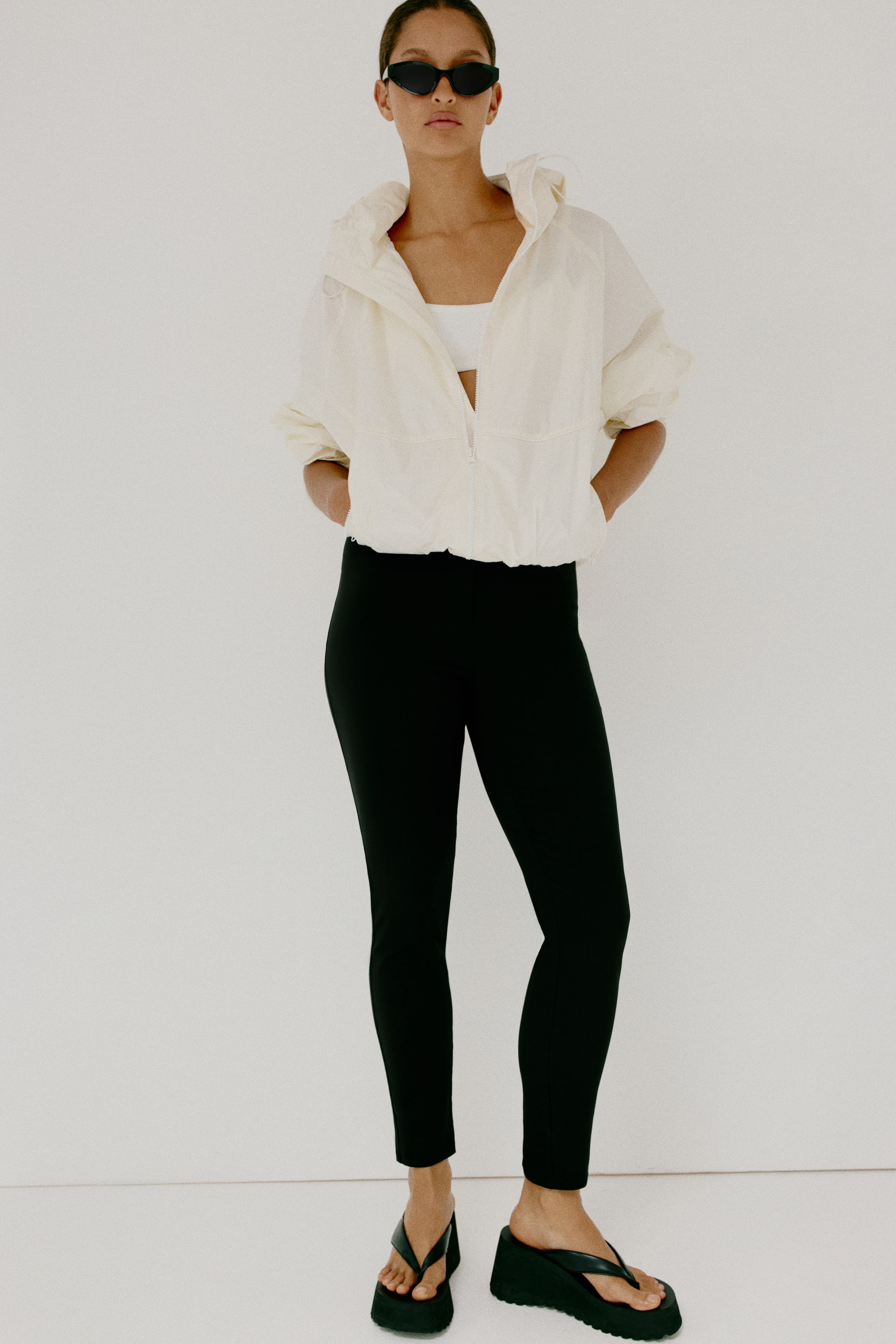 Pantalon à la cheville, coupe ajustée