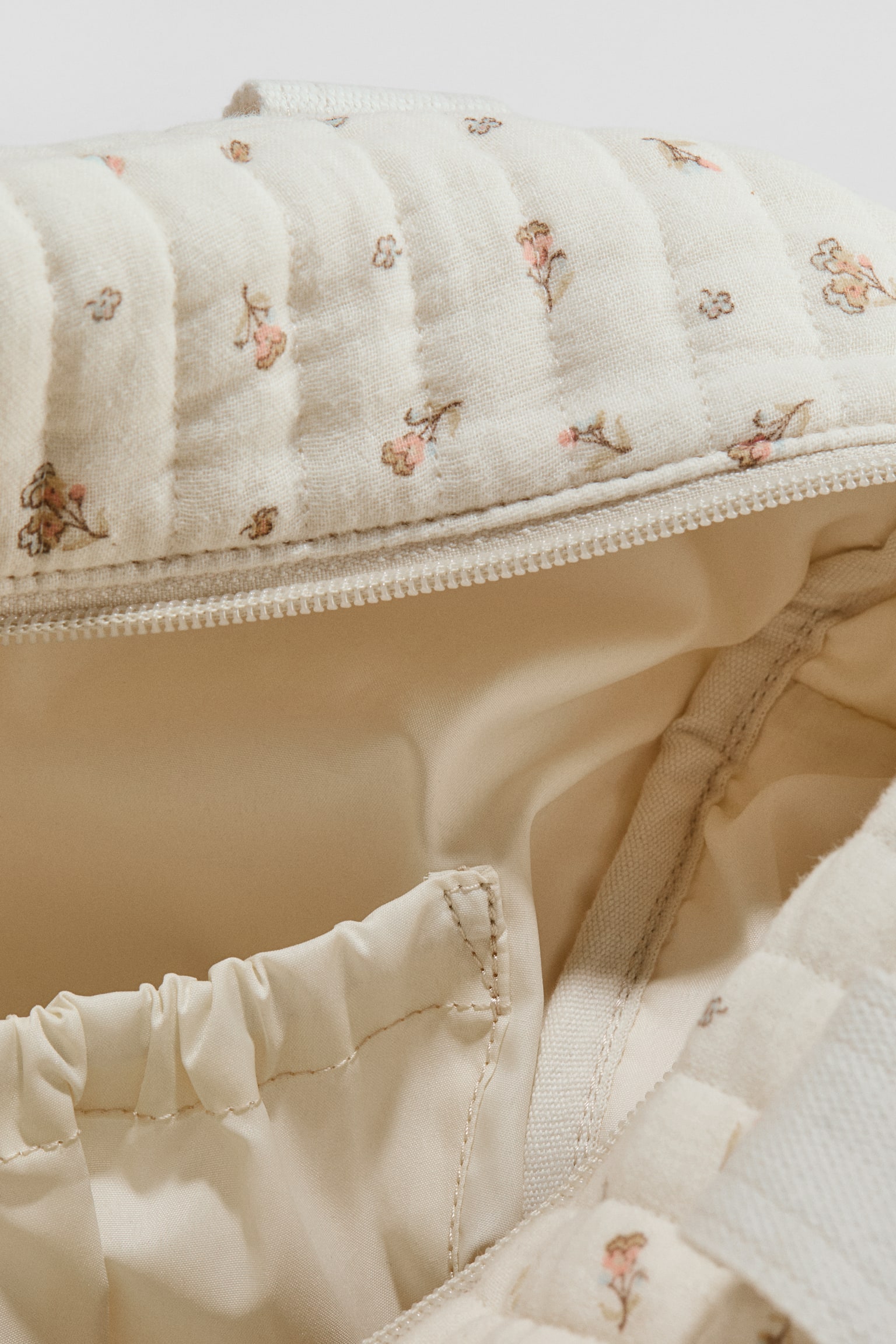 Детские сумки H&M 3-piece Padded Diaper Bag Set, цвет: Кремовый / С принтом — фото 2