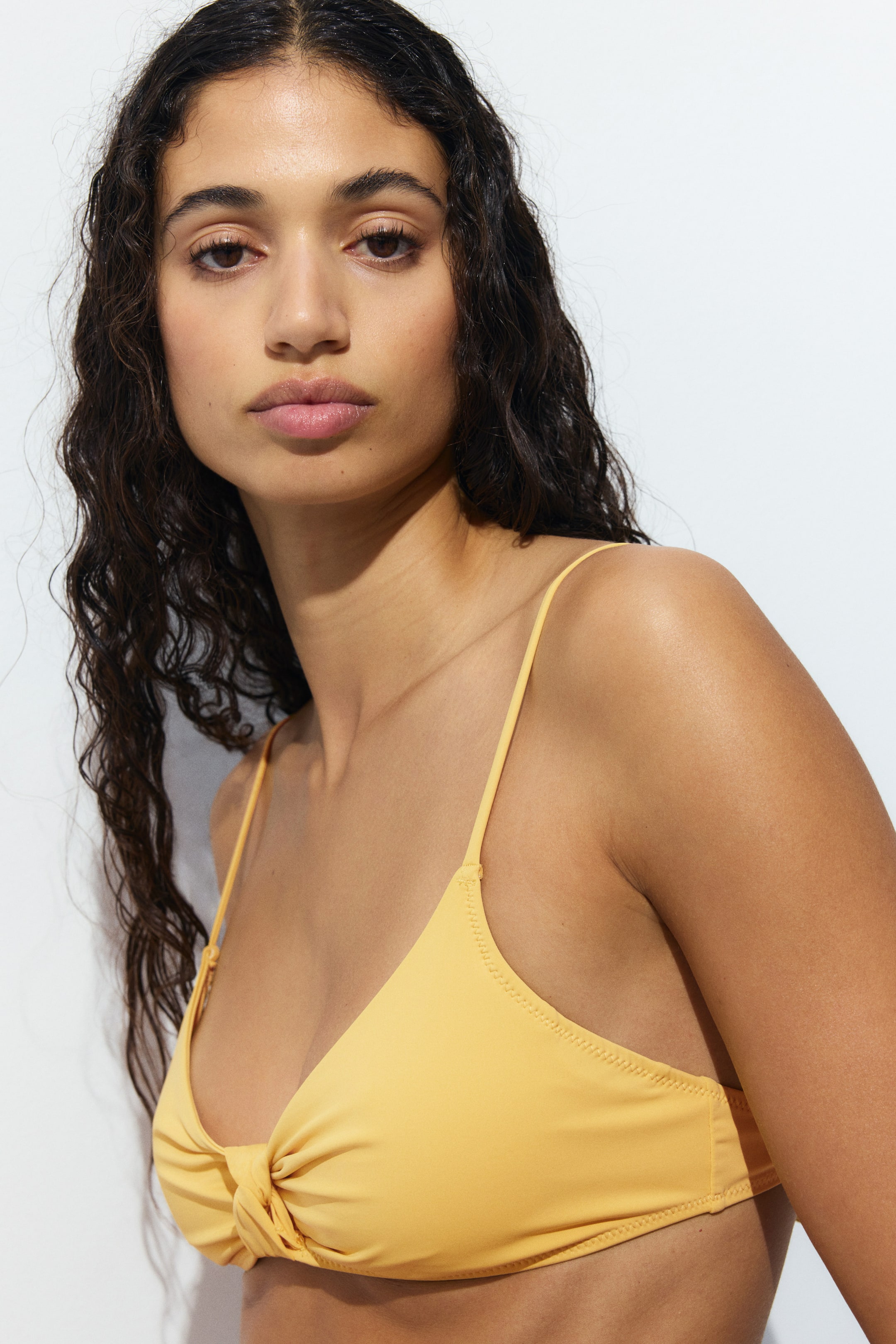 Haut de maillot coussiné avec détail noué