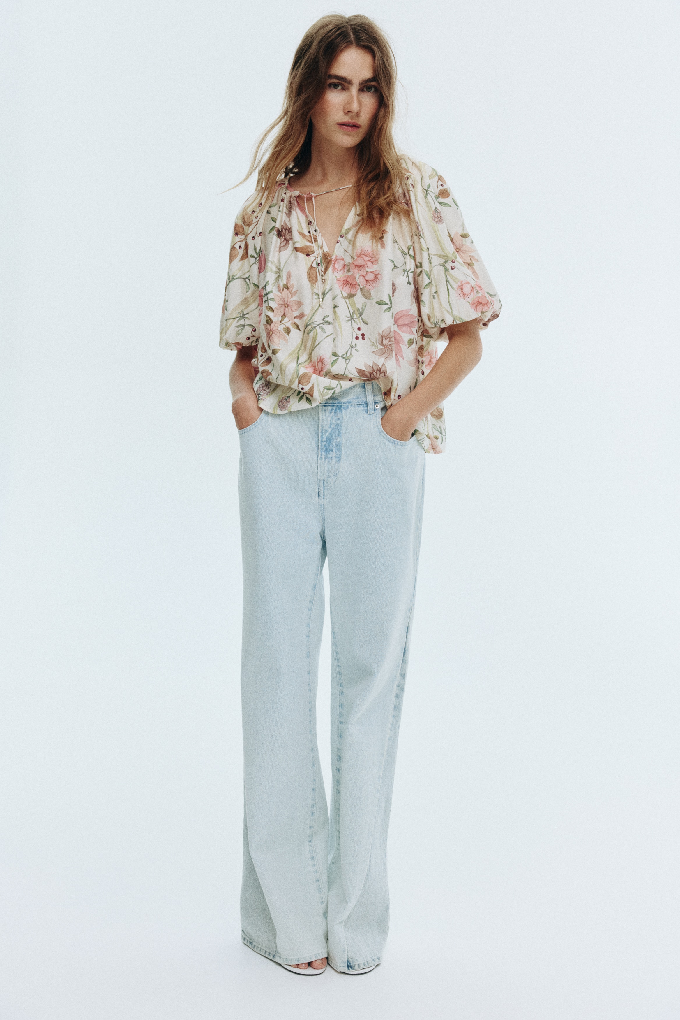 Balloon-sleeved blouse