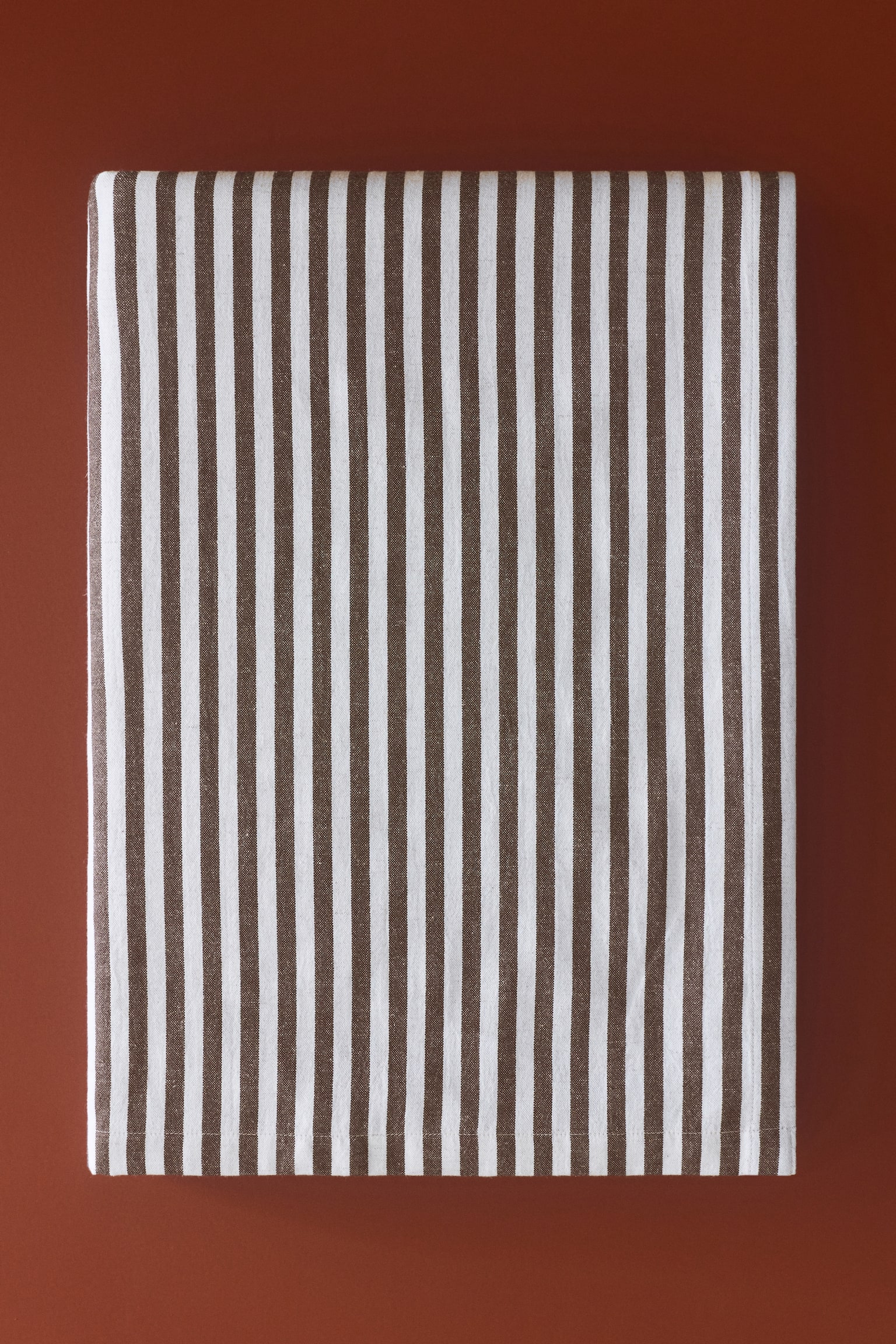 מפת שולחן מתערובת פשתן - חום כהה/פסים - 1