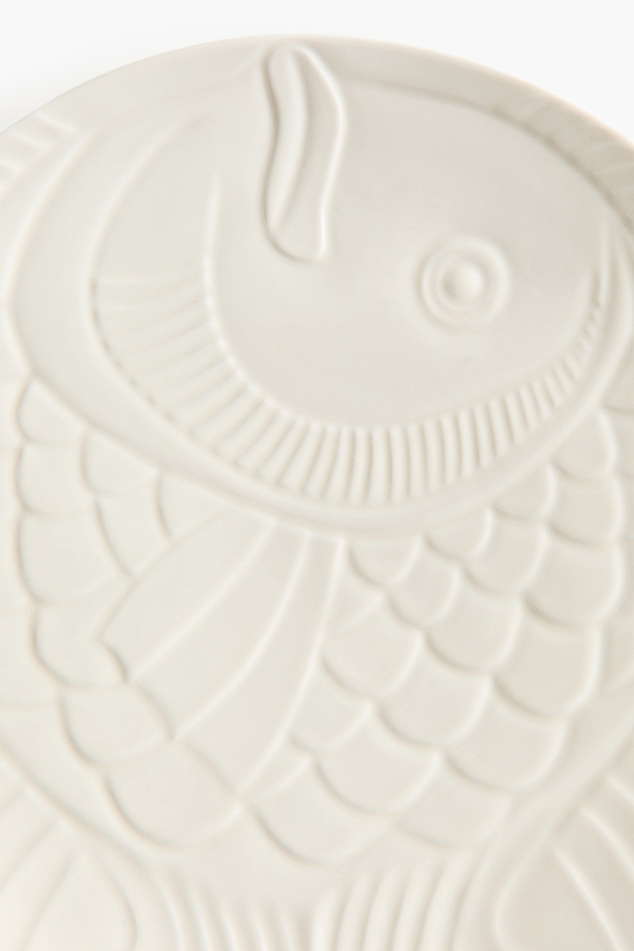 Large textured porcelain serving plate