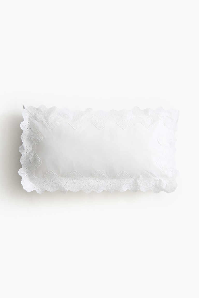 Jastučnica s čipkanim porubom