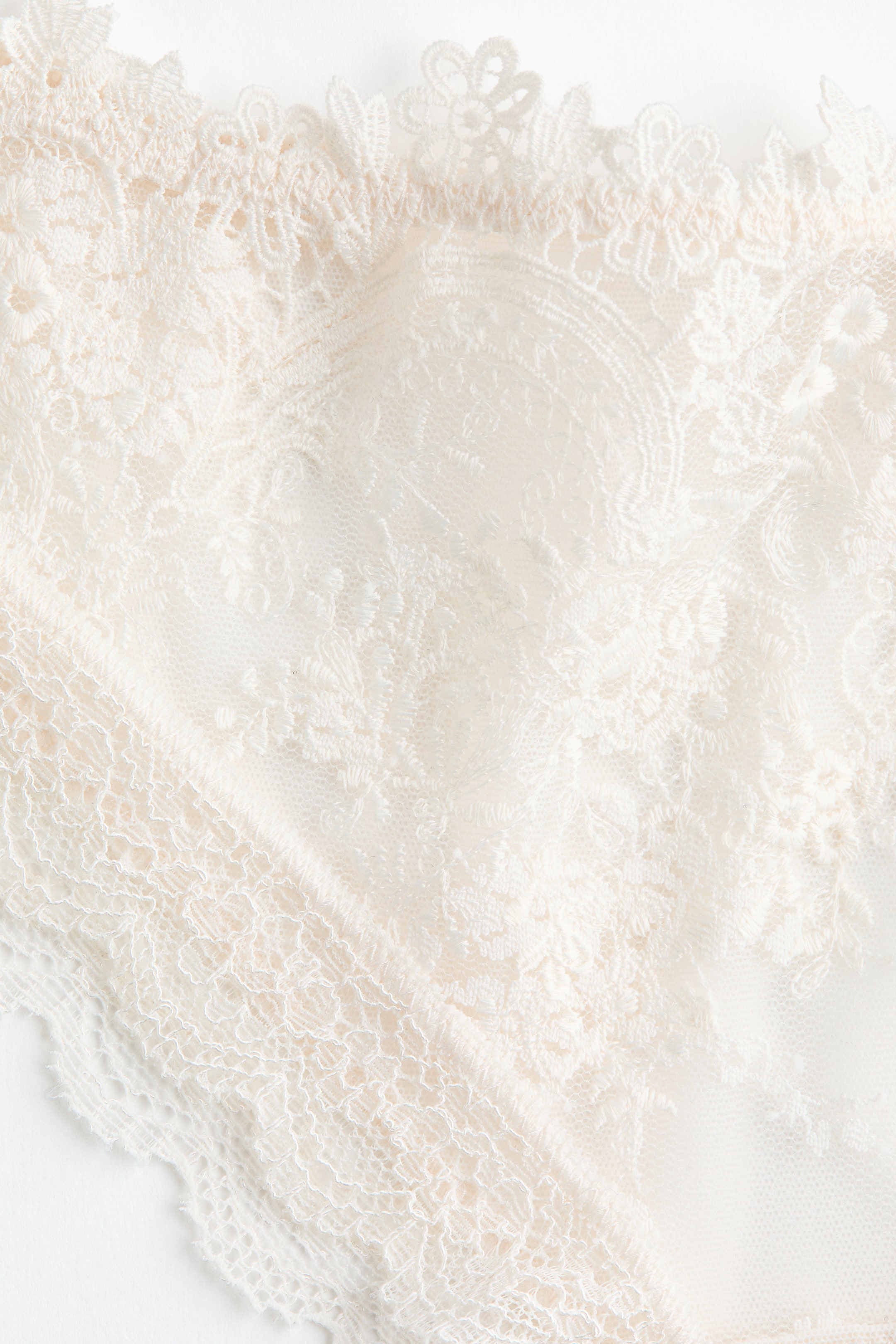 Culotte brésilienne brodée