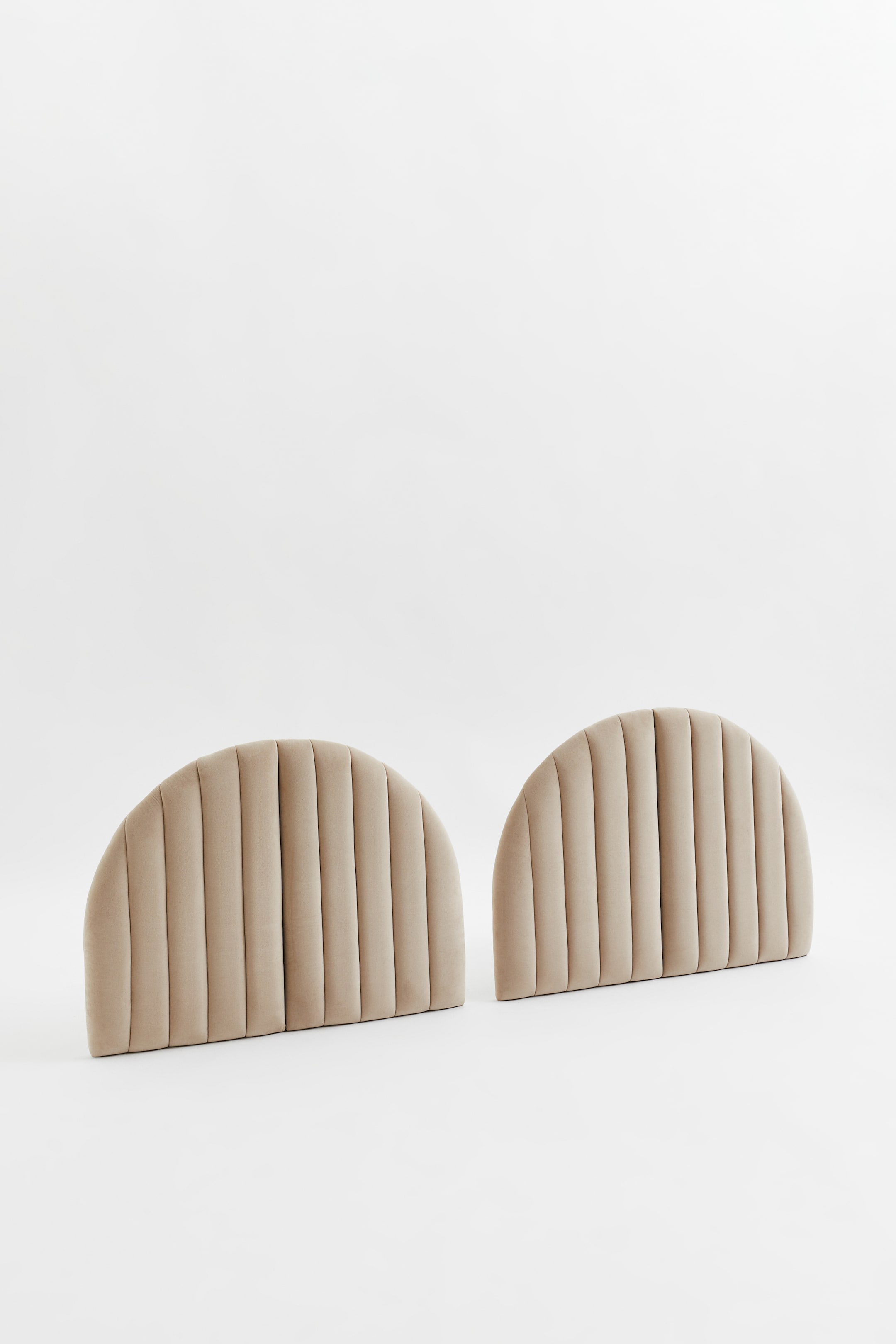 Se større billede: Polstret sengegavl - Lys beige - Home All | H&M DK 1